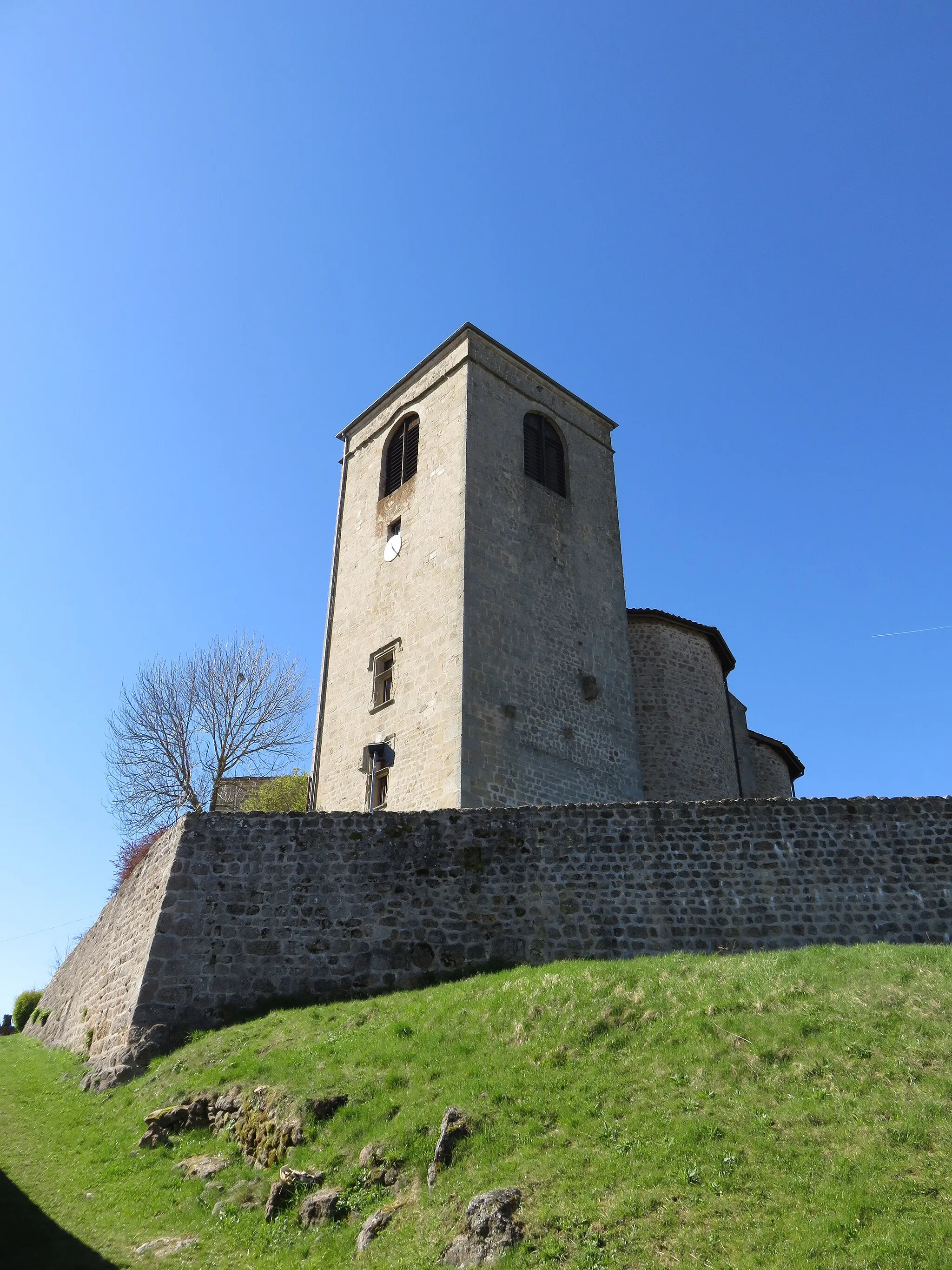Photo showing: Clocher de l'église de l'Immaculée-Conception de Leignec à Merle-Leignec (Loire, France).