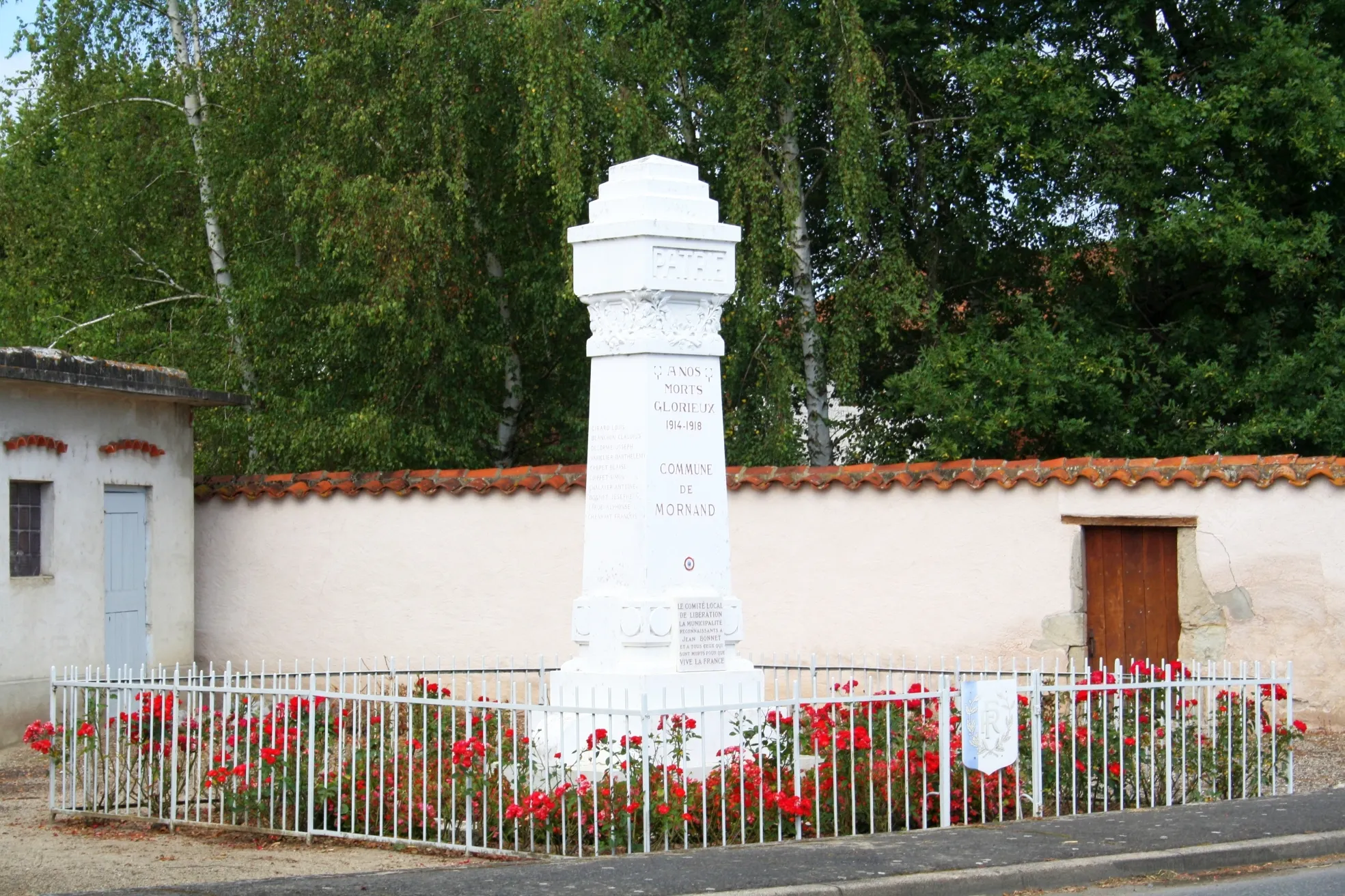 Photo showing: Monument aux morts de Mornand-en-Forez (Loire)
