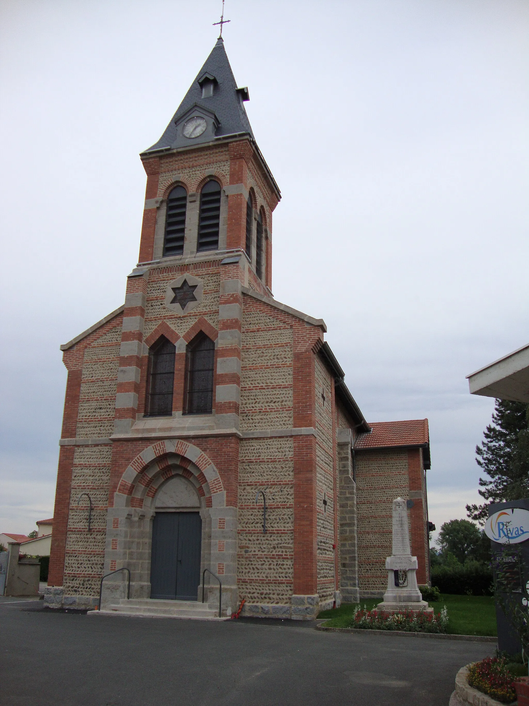 Photo showing: Rivas (Loire, Fr) église, façade.