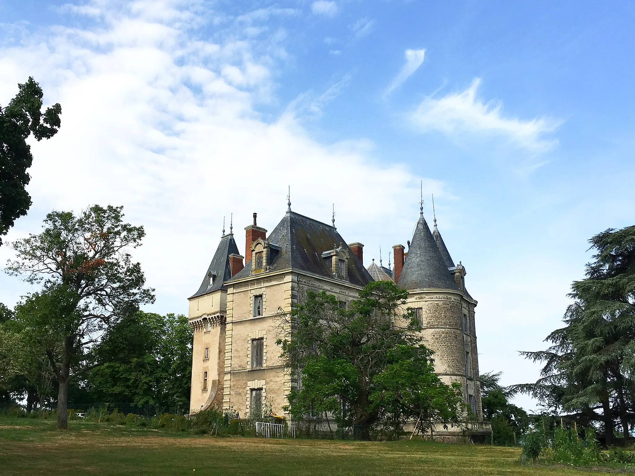 Photo showing: This building is indexed in the base Mérimée, a database of architectural heritage maintained by the French Ministry of Culture, under the reference PA00117588 .