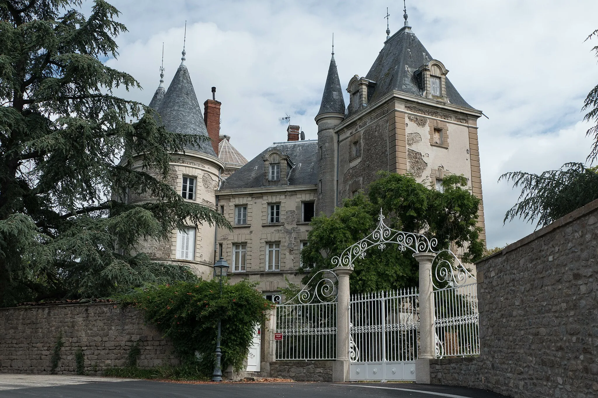 Photo showing: Château de Saint-Bonnet-les-Oules