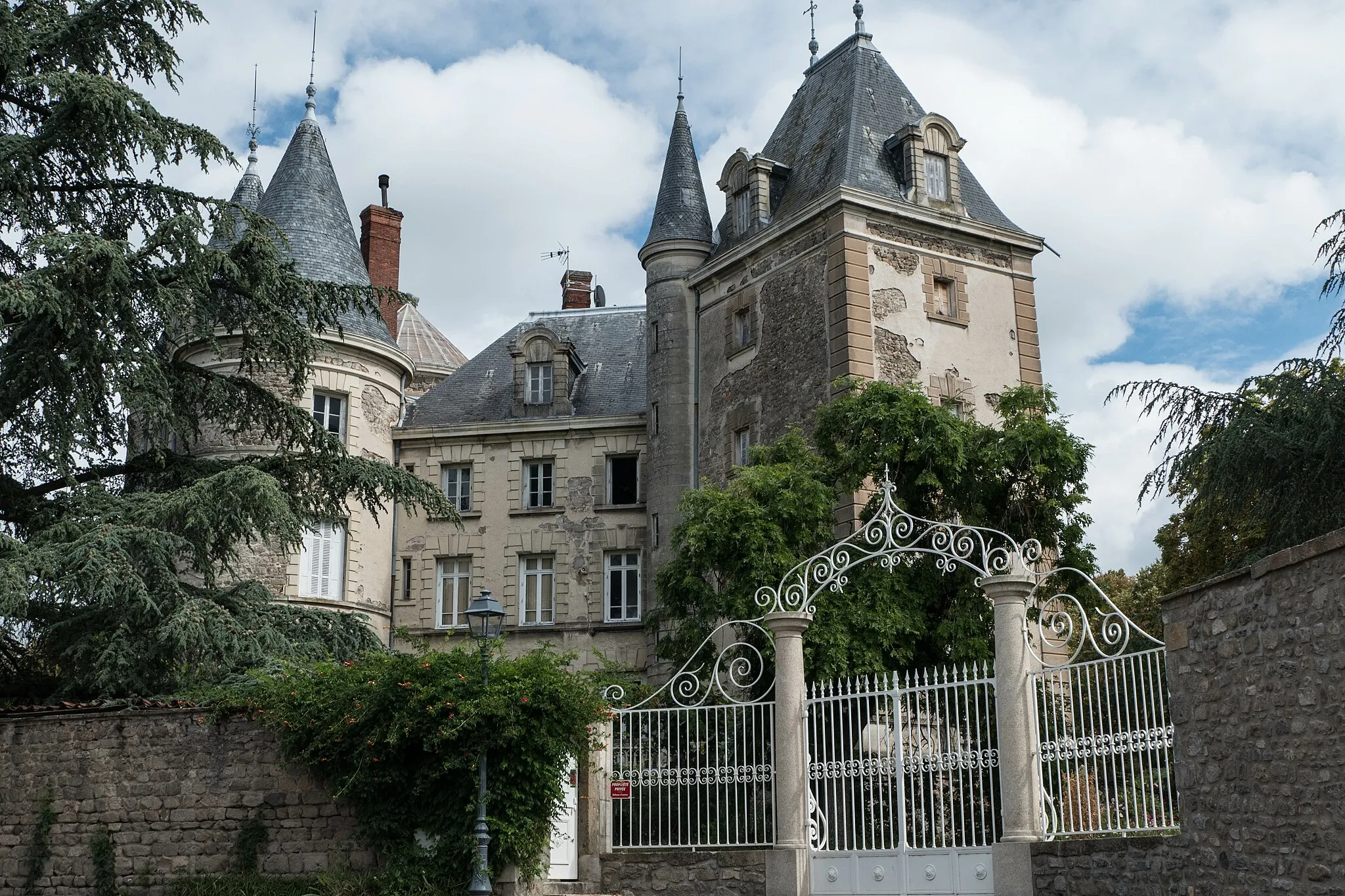 Photo showing: Château de Saint-Bonnet-les-Oules