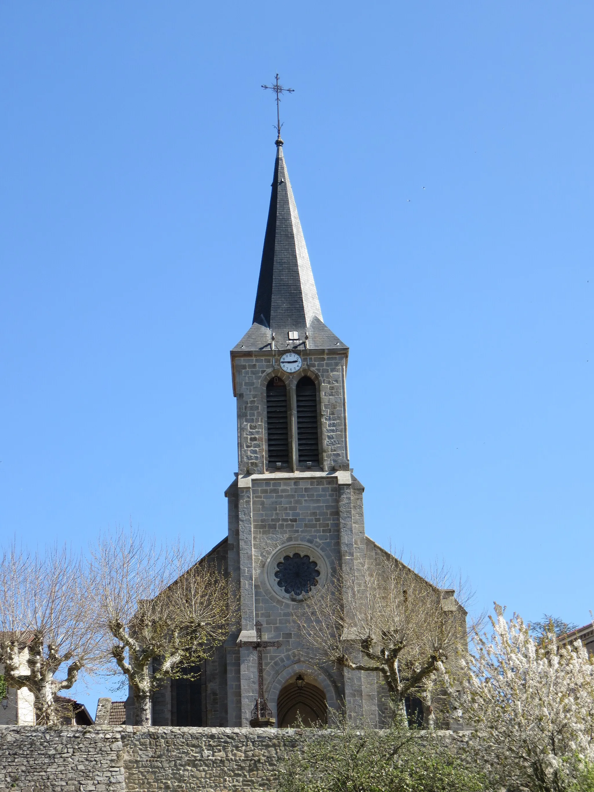 Photo showing: Clocher de l'église Saint-Cyr-et-Sainte-Julitte de Saint-Cyr-les-Vignes (Loire, France).