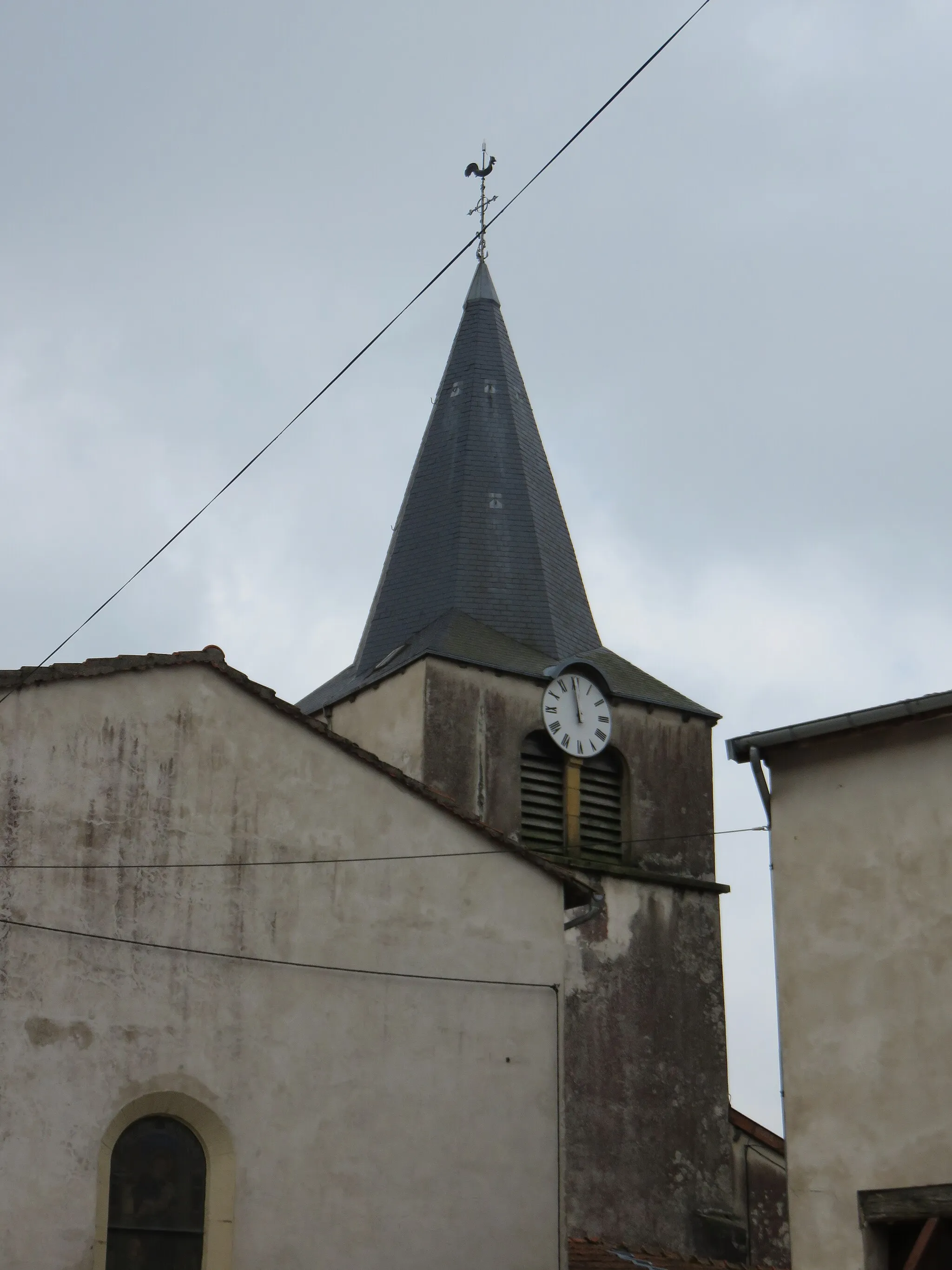 Photo showing: Clocher de l'église Saint-Cyr de Saint-Cyr-de-Valorges (Loire, France).