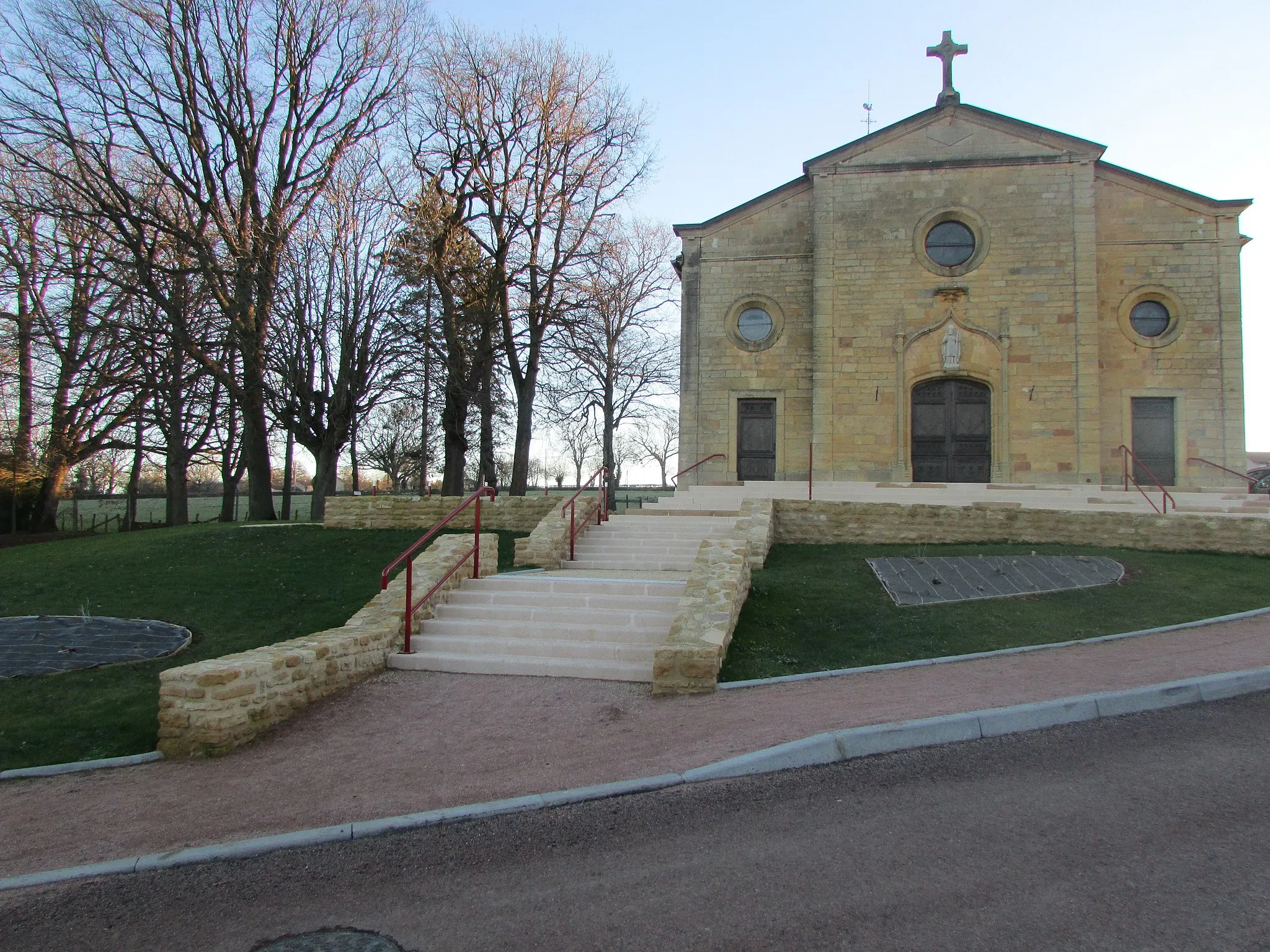 Photo showing: église de st hilaire sous charlieu