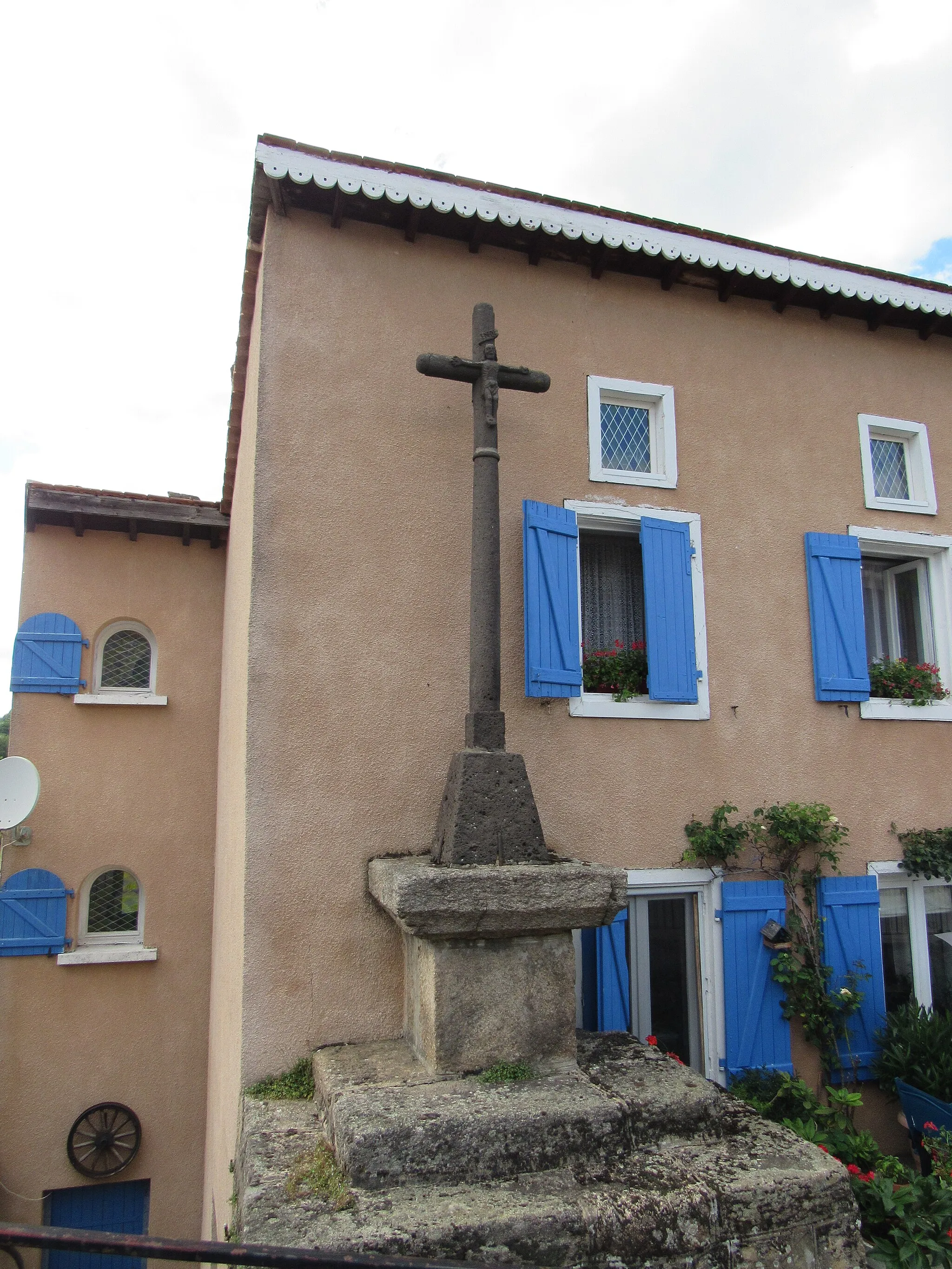 Photo showing: Croix en pierre