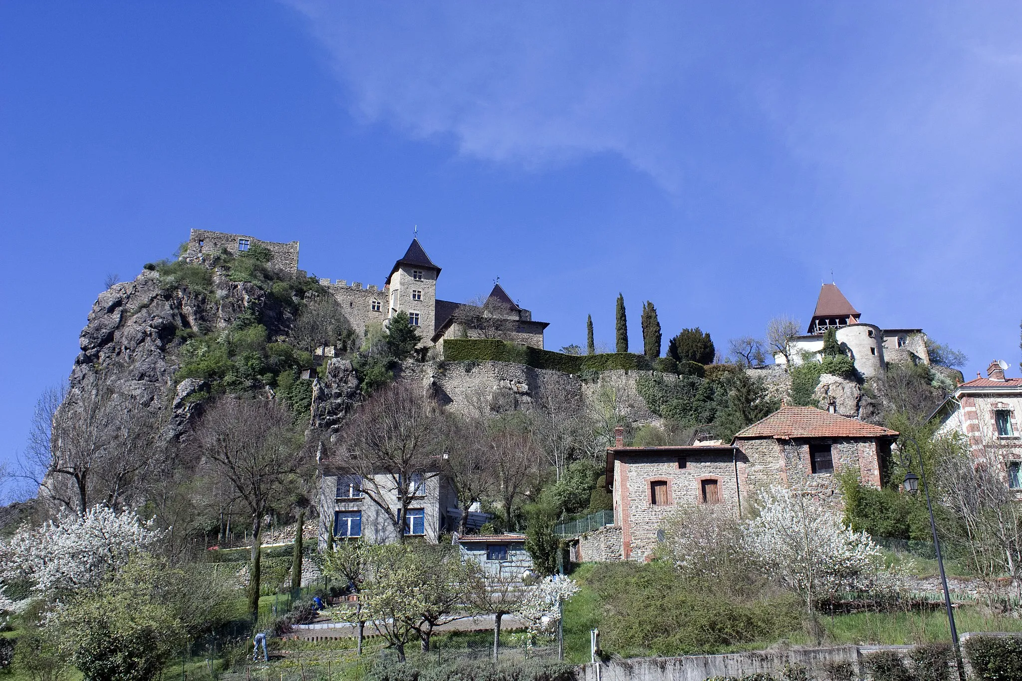 Photo showing: The heights of the village of Saint Paul en Cornillon dominated by its medieval castle.