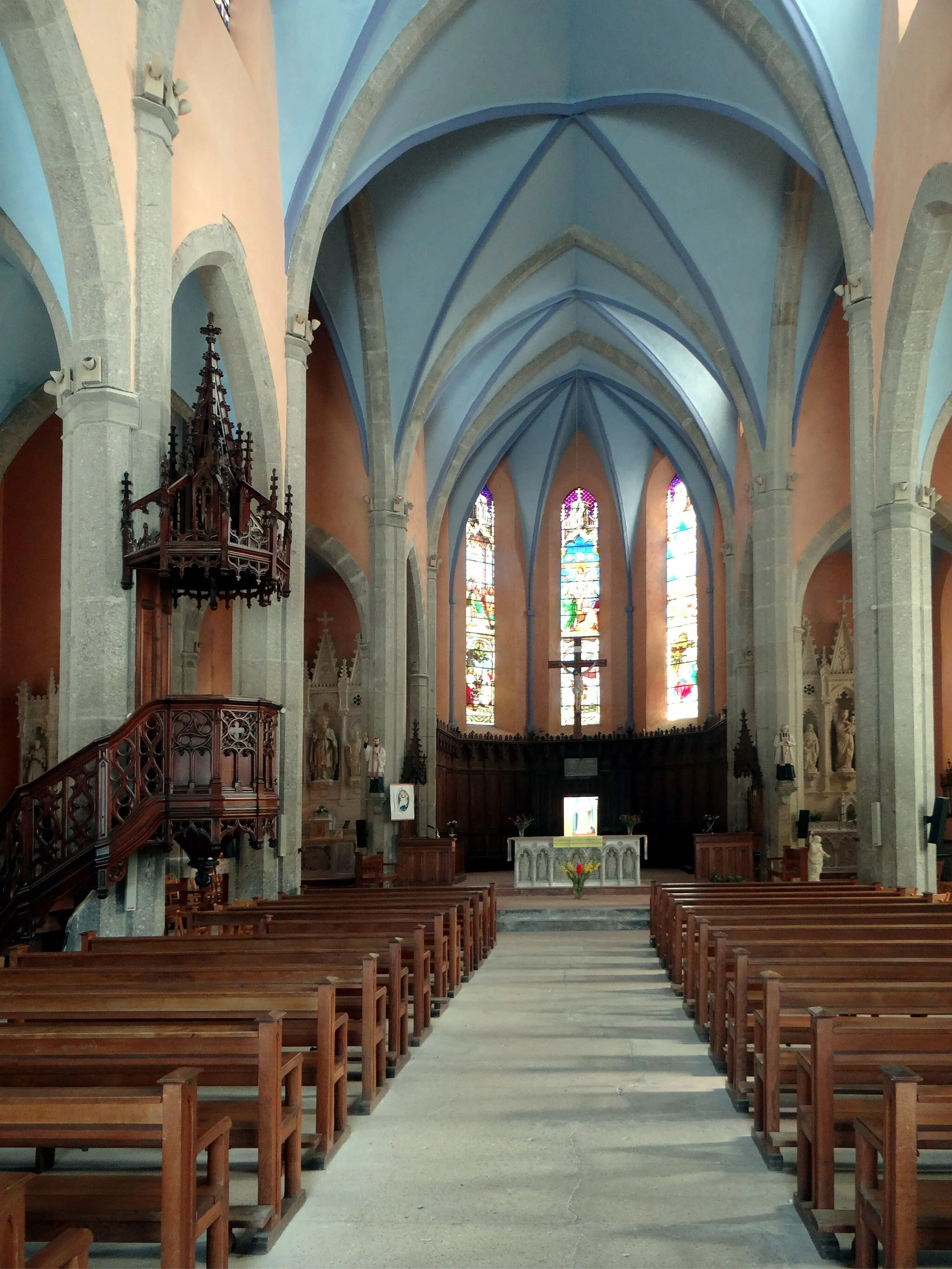 Photo showing: L'église de Saint-Martin-Lestra, Loire, France.
La nef.