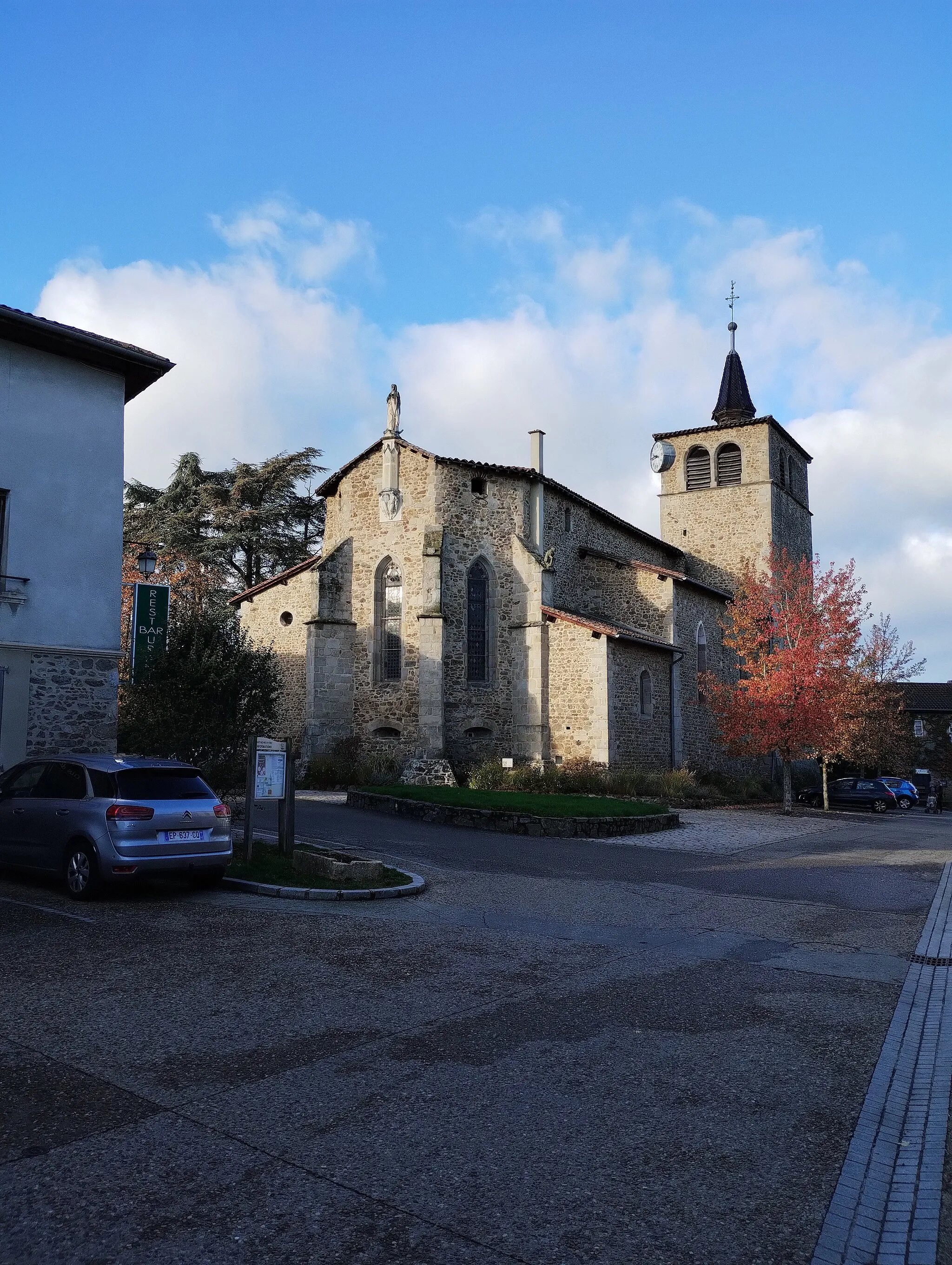 Photo showing: Église paroissiale de Saint Médard-en-Forez. Vue côté Nord-Est.