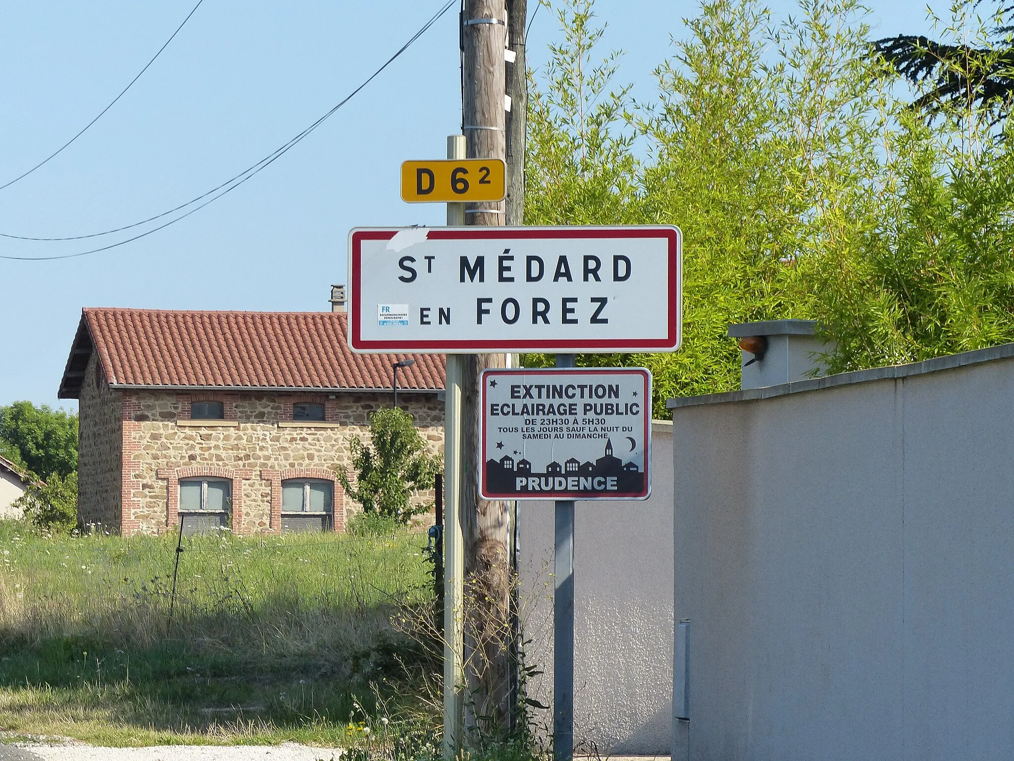Photo showing: Panneau EB10 d'entrée dans Saint-Médard-en-Forez avec cartouche D6², département de la Loire, France.