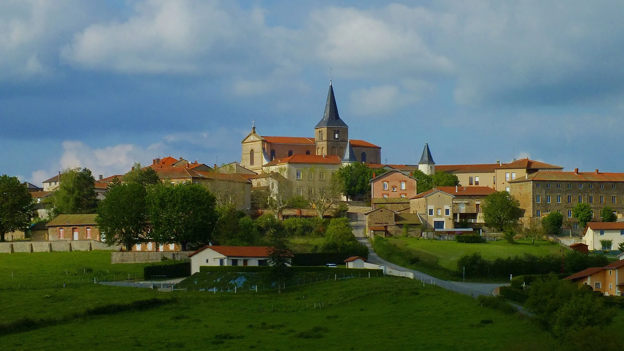 Photo showing: Saint-Symphorien-de-Lay - Eglise Paroissiale