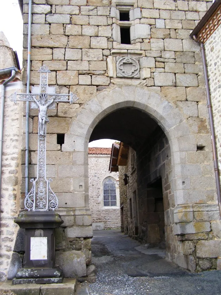 Photo showing: This building is inscrit au titre des monuments historiques de la France. It is indexed in the base Mérimée, a database of architectural heritage maintained by the French Ministry of Culture, under the reference PA00117667 .