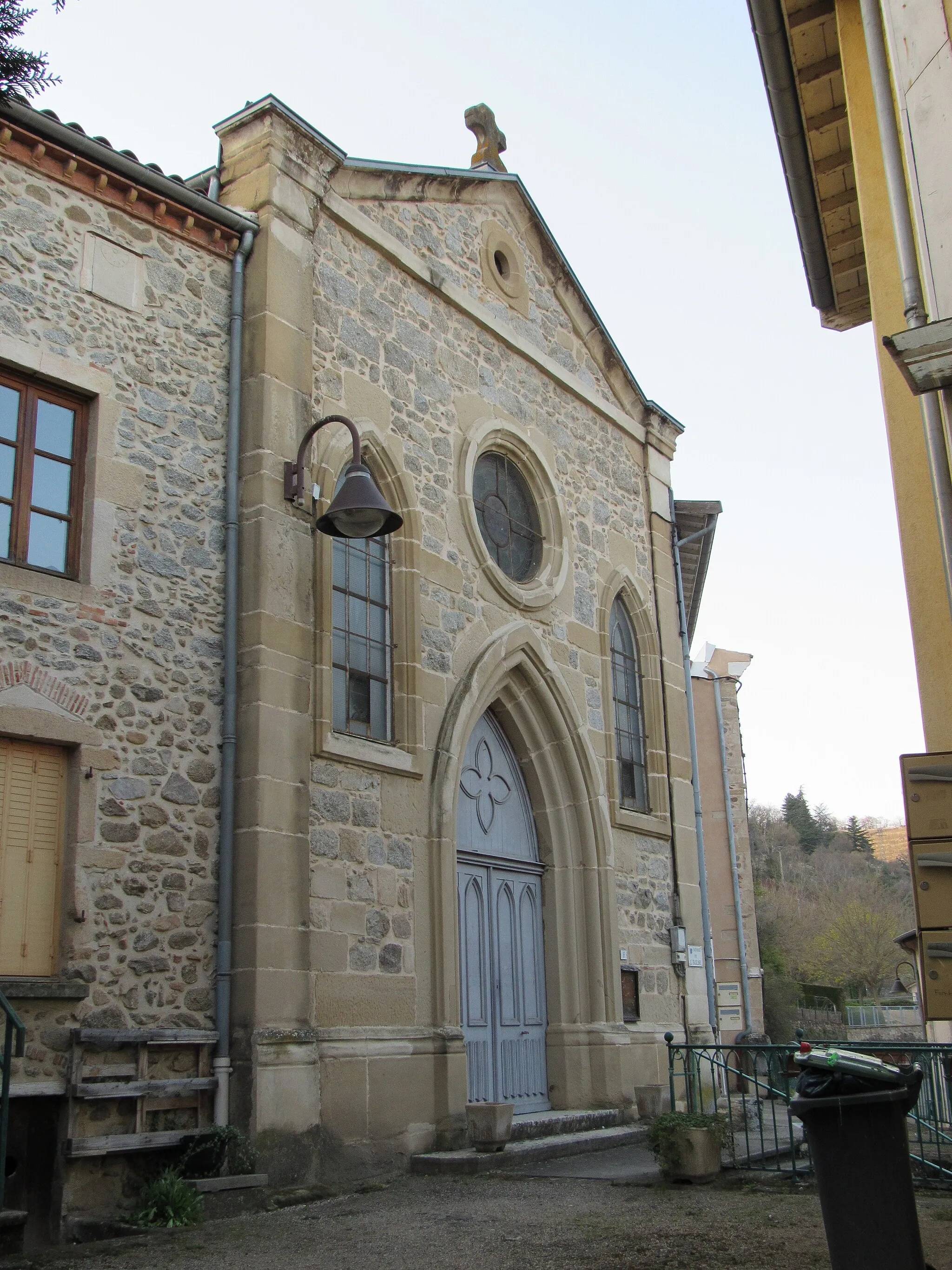Photo showing: église Saint Pierre
