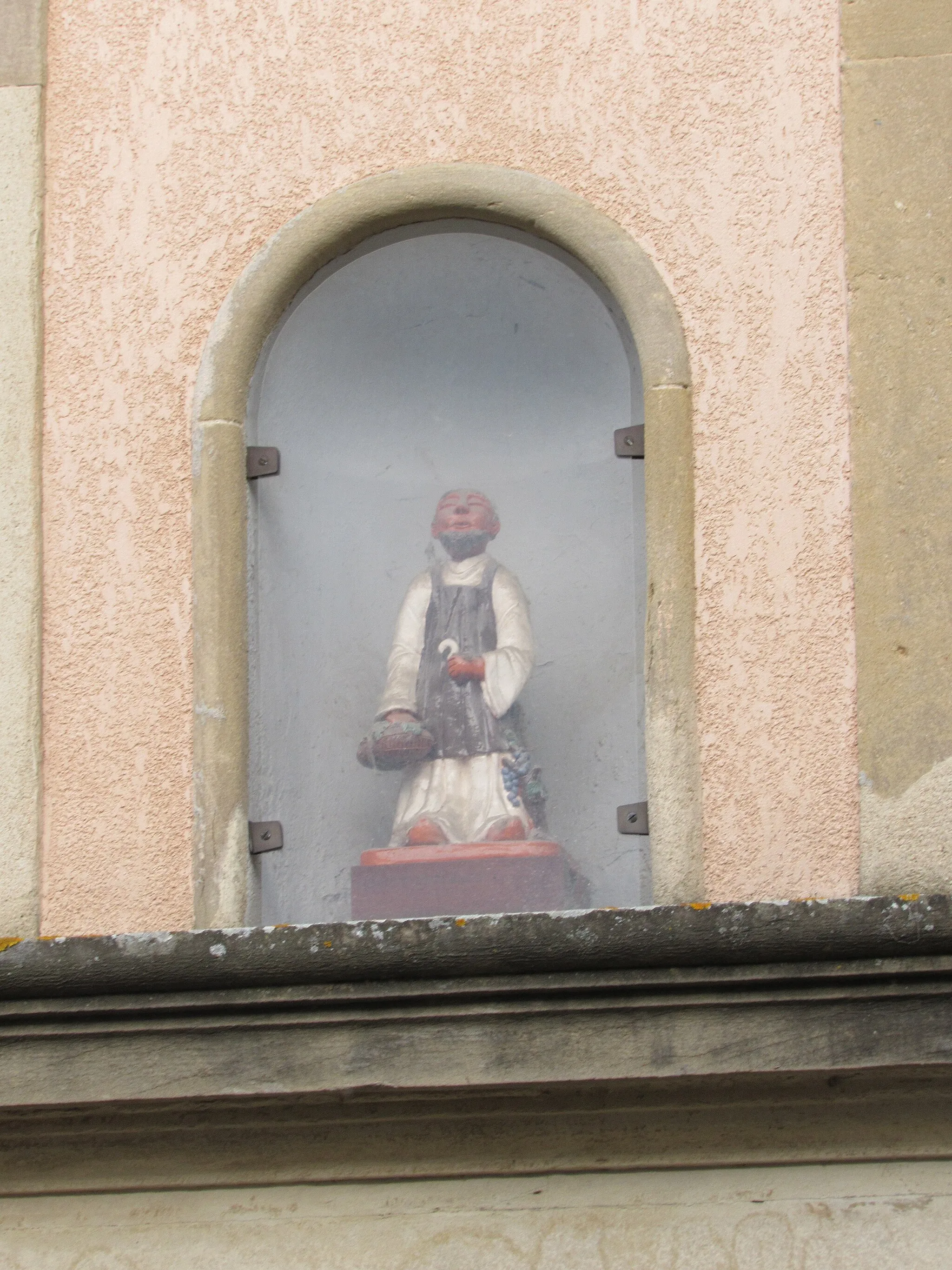 Photo showing: Statue de Saint Vincent de Saragosse - rue Jean Vincent