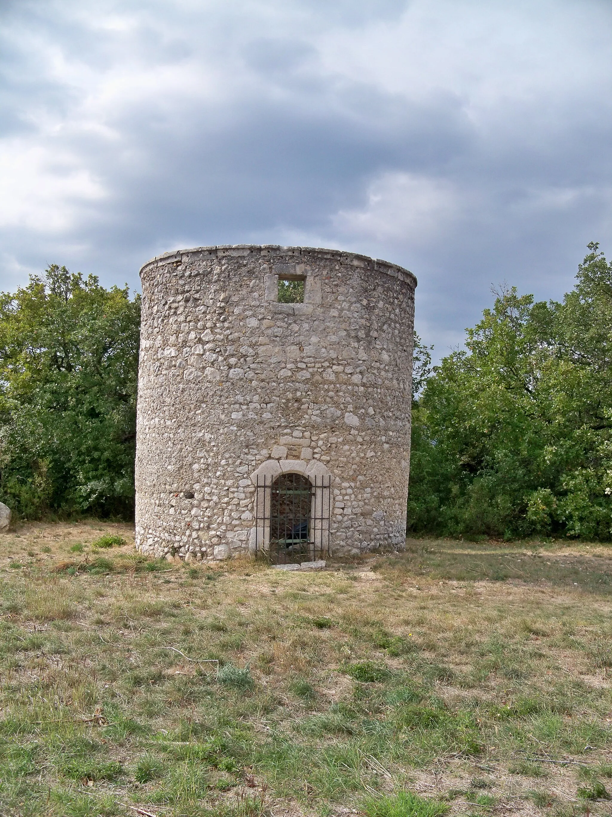 Photo showing: Donzère (Drôme, France), moulin à vent de Beauvert,  (Inscription M.H., 2010)