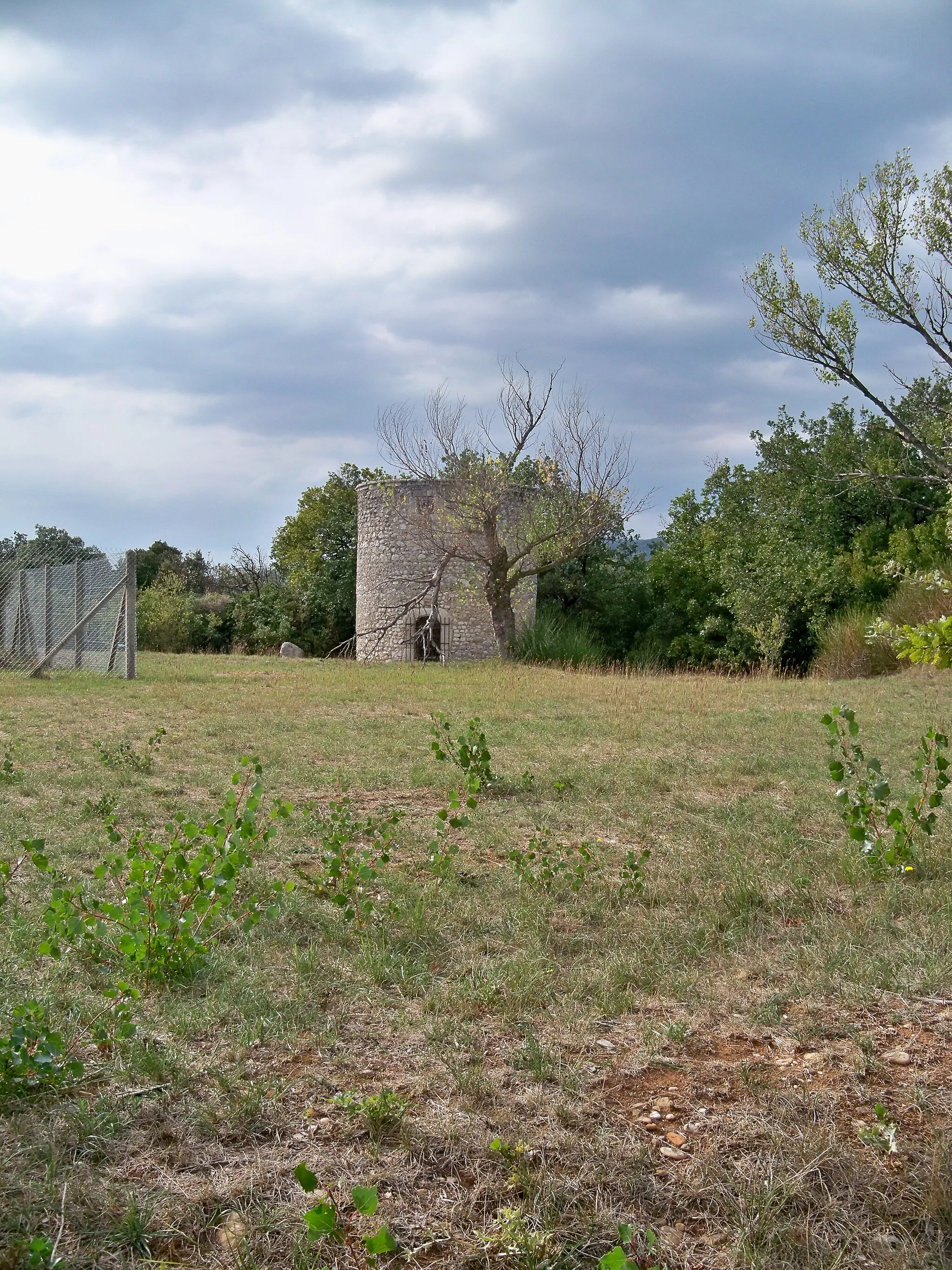 Photo showing: Donzère (Drôme, France), moulin à vent de Beauvert,  (Inscription M.H., 2010)