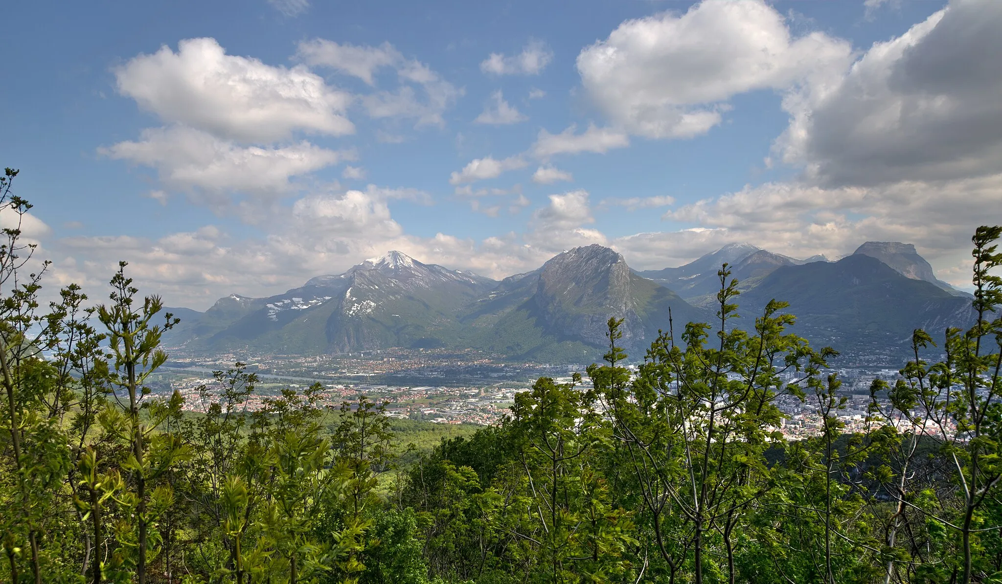 Photo showing: Panorama on the Chartreuse from the Tour sans Venin, Seyssinet-Pariset, Isère.