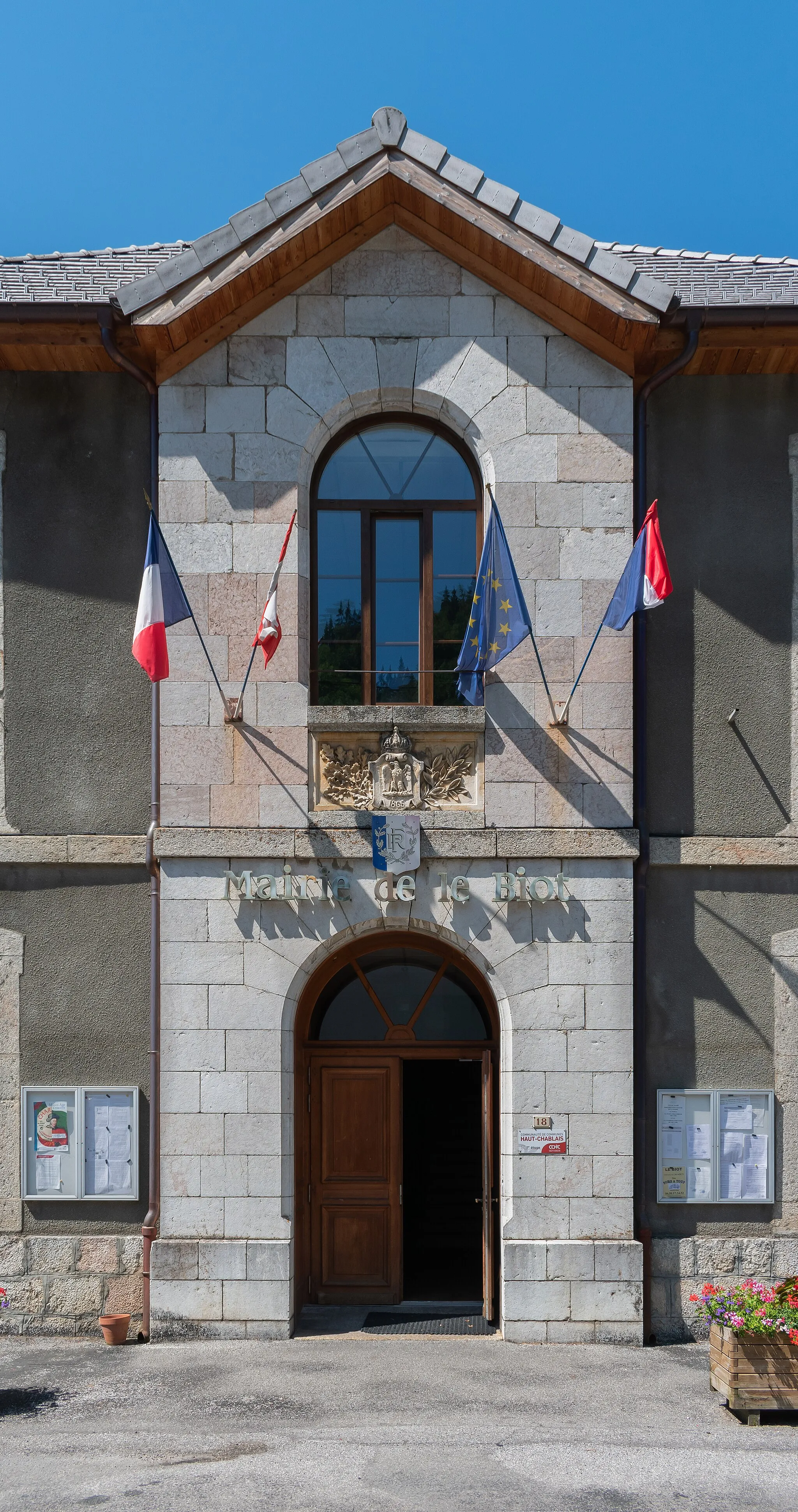 Photo showing: Town hall of Le Biot, Haute-Savoie, France