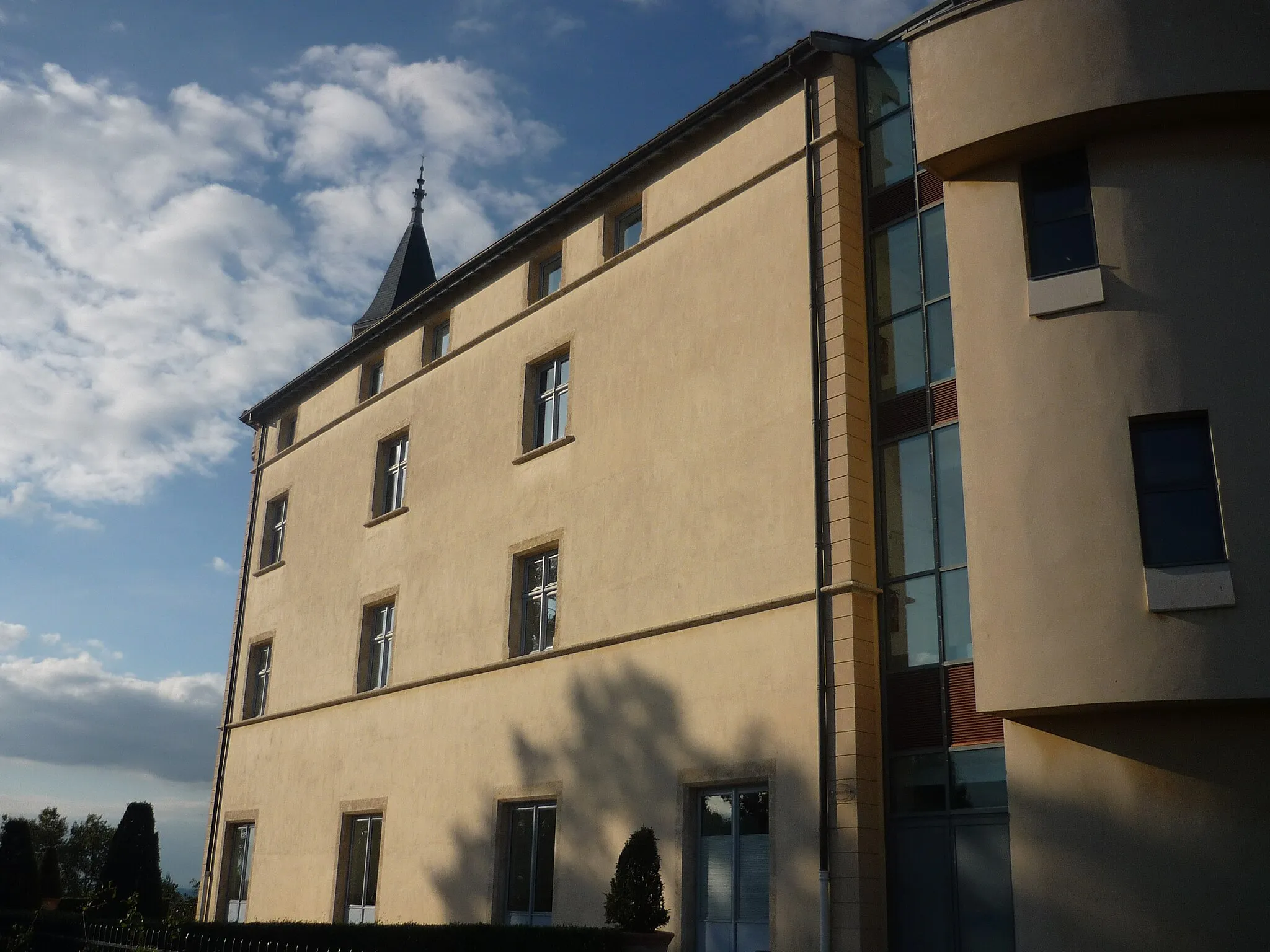 Photo showing: This building is inscrit au titre des monuments historiques de la France. It is indexed in the base Mérimée, a database of architectural heritage maintained by the French Ministry of Culture, under the reference PA00118053 .