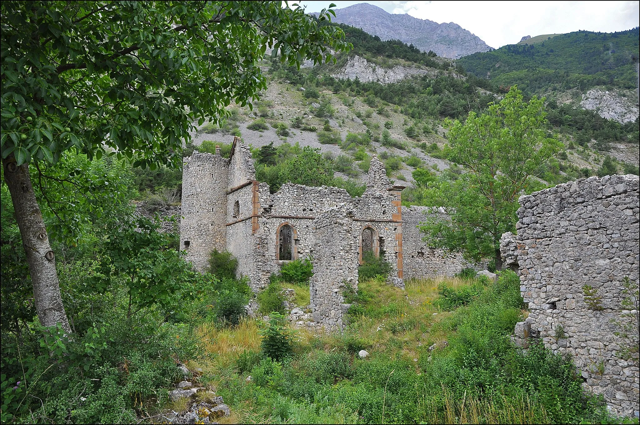 Photo showing: Château de Lesdiguières en réfection - Htes Alpes.