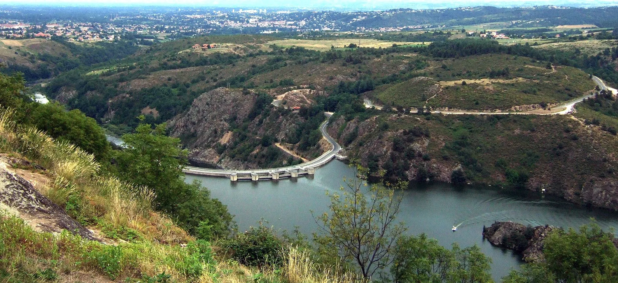 Photo showing: Overview of the Grangent dam (Département of Loire, France), looking downstream.

I did it.