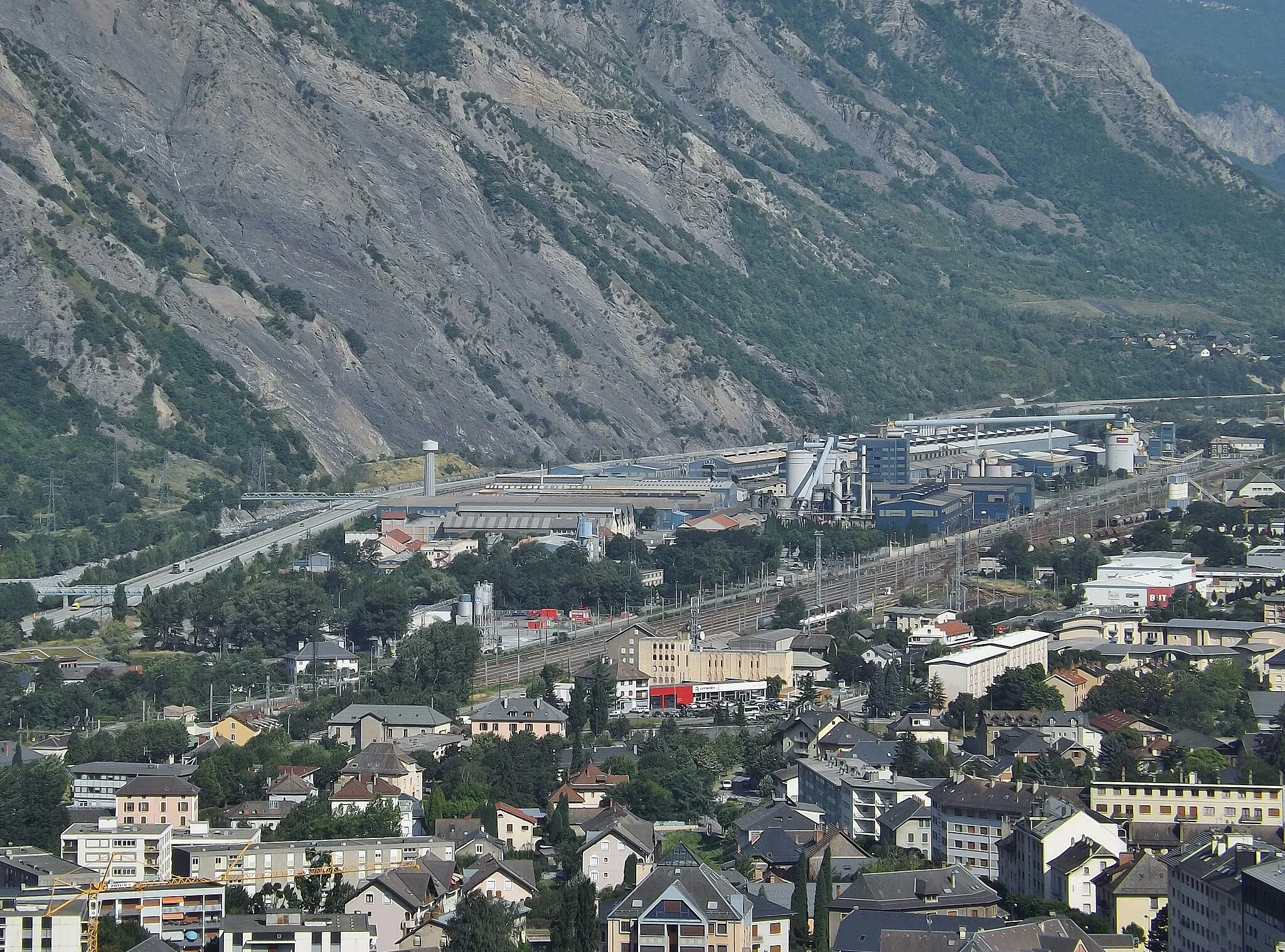 Photo showing: Sight of Rio Tinto Alcan (Canadian aluminium producer) industrial area, in Saint-Jean-de-Maurienne (Maurienne valley), Savoie, France.