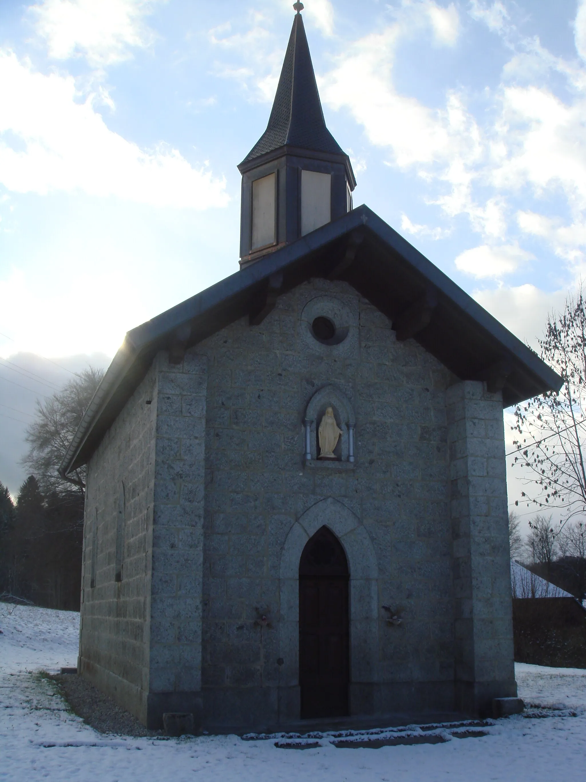 Photo showing: Chapelle taillée dans un seul bloc de granit.