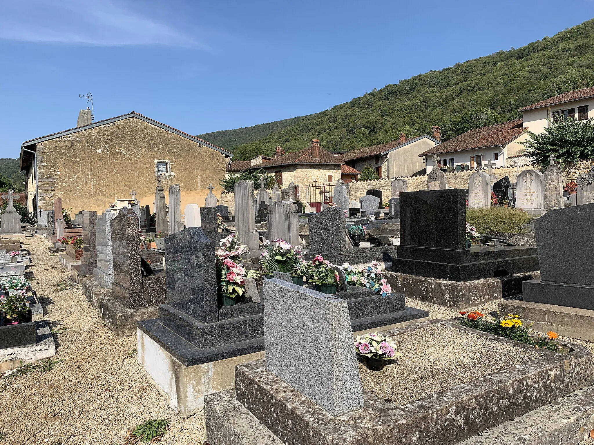 Photo showing: Cimetière de Cuisiat, Val-Revermont.