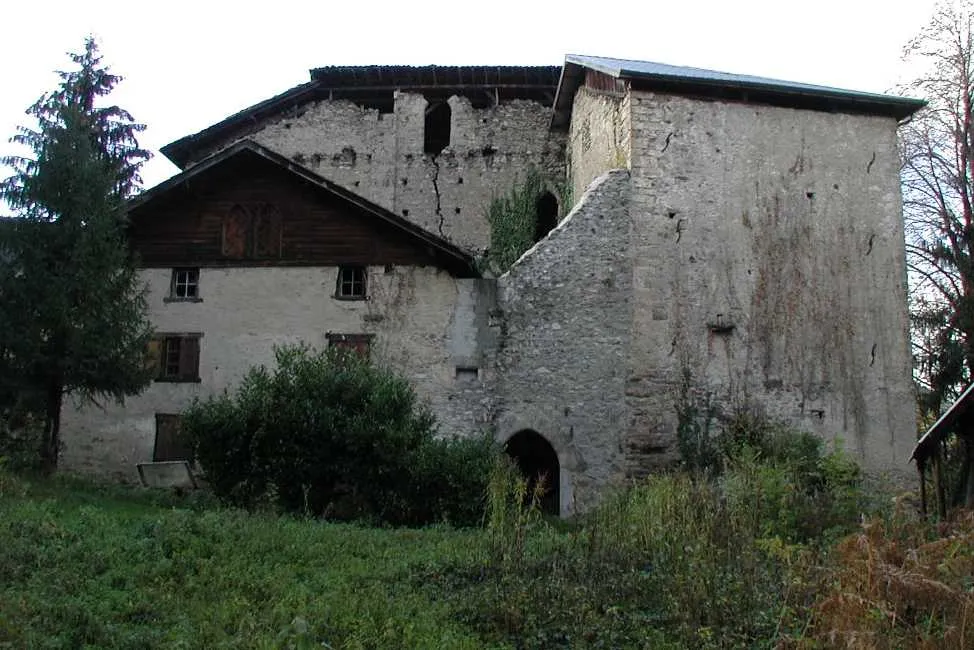 Photo showing: Extérieur du Châtel de Theys