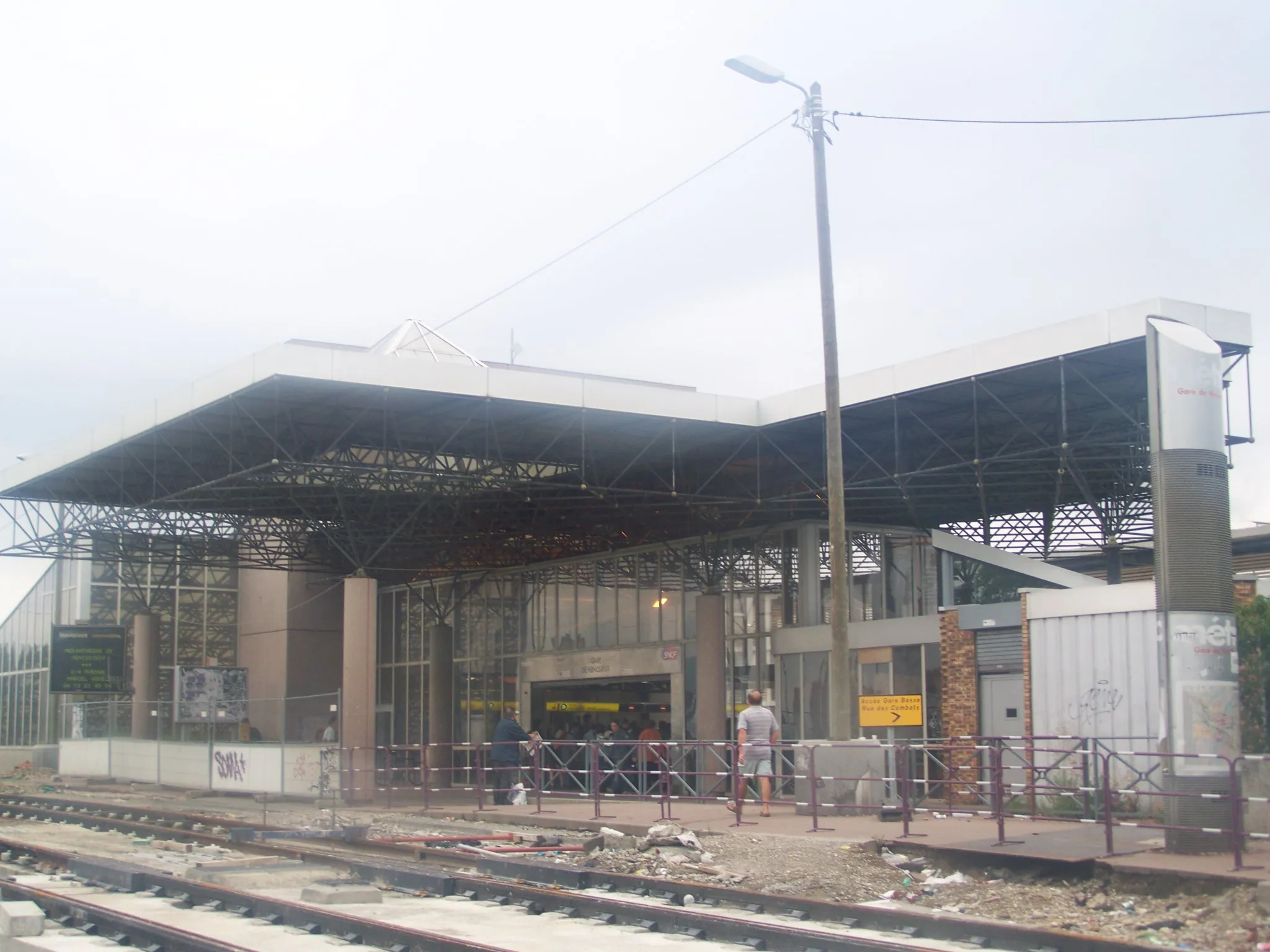 Photo showing: Vénissieux station, in the suburbs of Lyon, in Rhône, France.