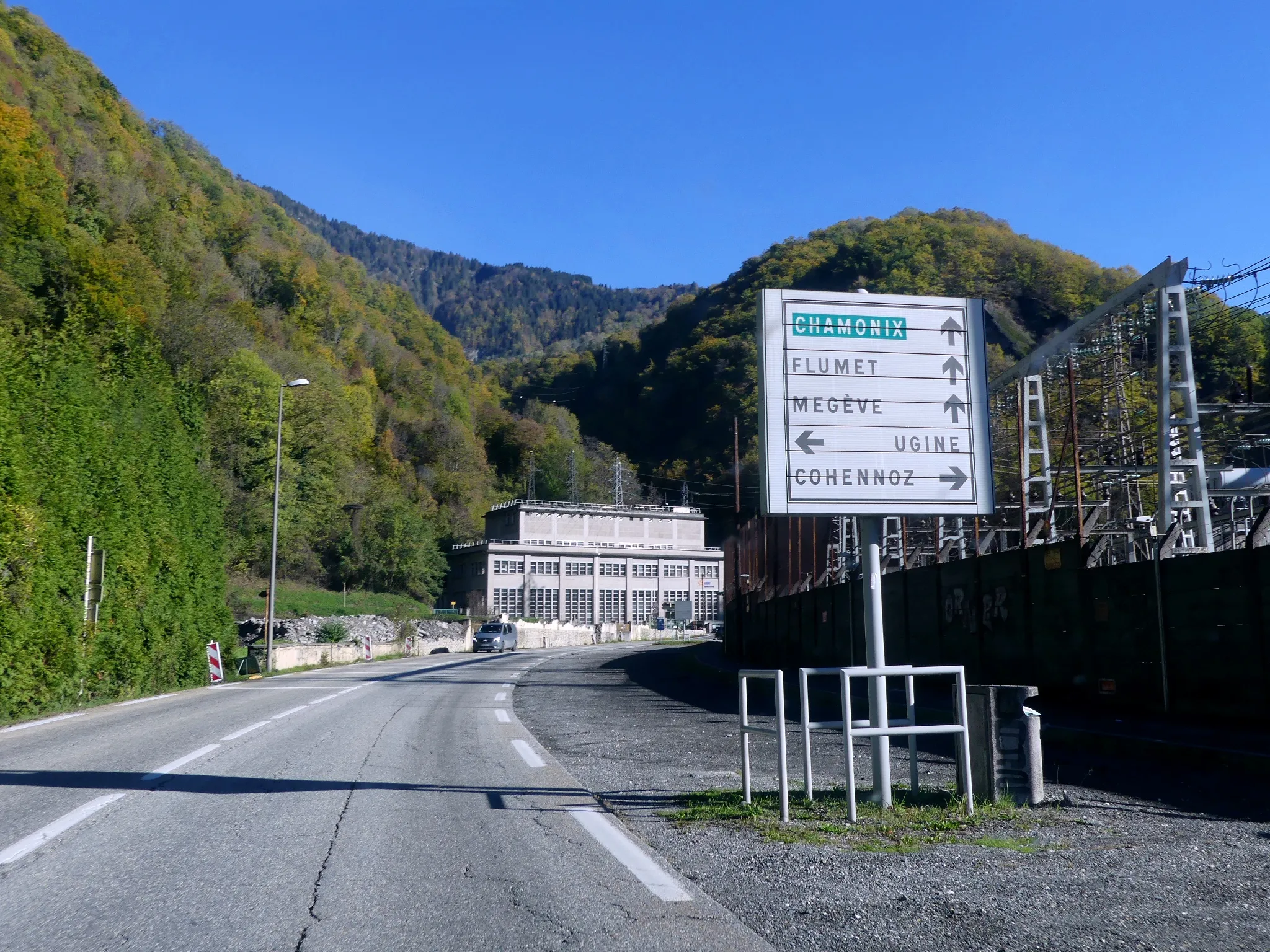 Photo showing: Sight of Route départementale 1212 Road leaving Ugine and entering into Arly gorges, towards Flumet and Megève, in Savoie, France.