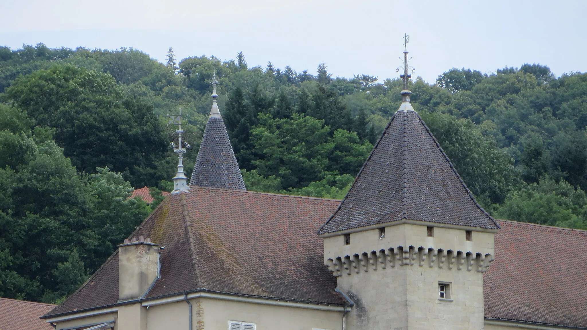 Photo showing: This building is indexed in the base Mérimée, a database of architectural heritage maintained by the French Ministry of Culture, under the reference PA00116416 .