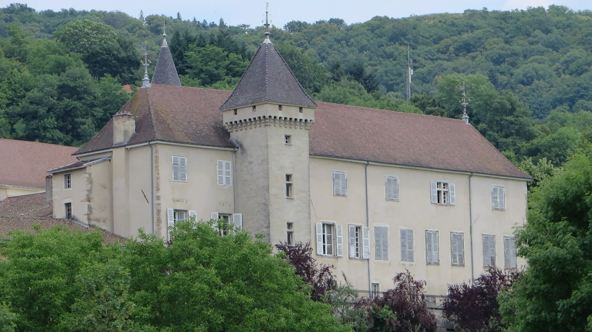 Photo showing: This building is indexed in the base Mérimée, a database of architectural heritage maintained by the French Ministry of Culture, under the reference PA00116416 .
