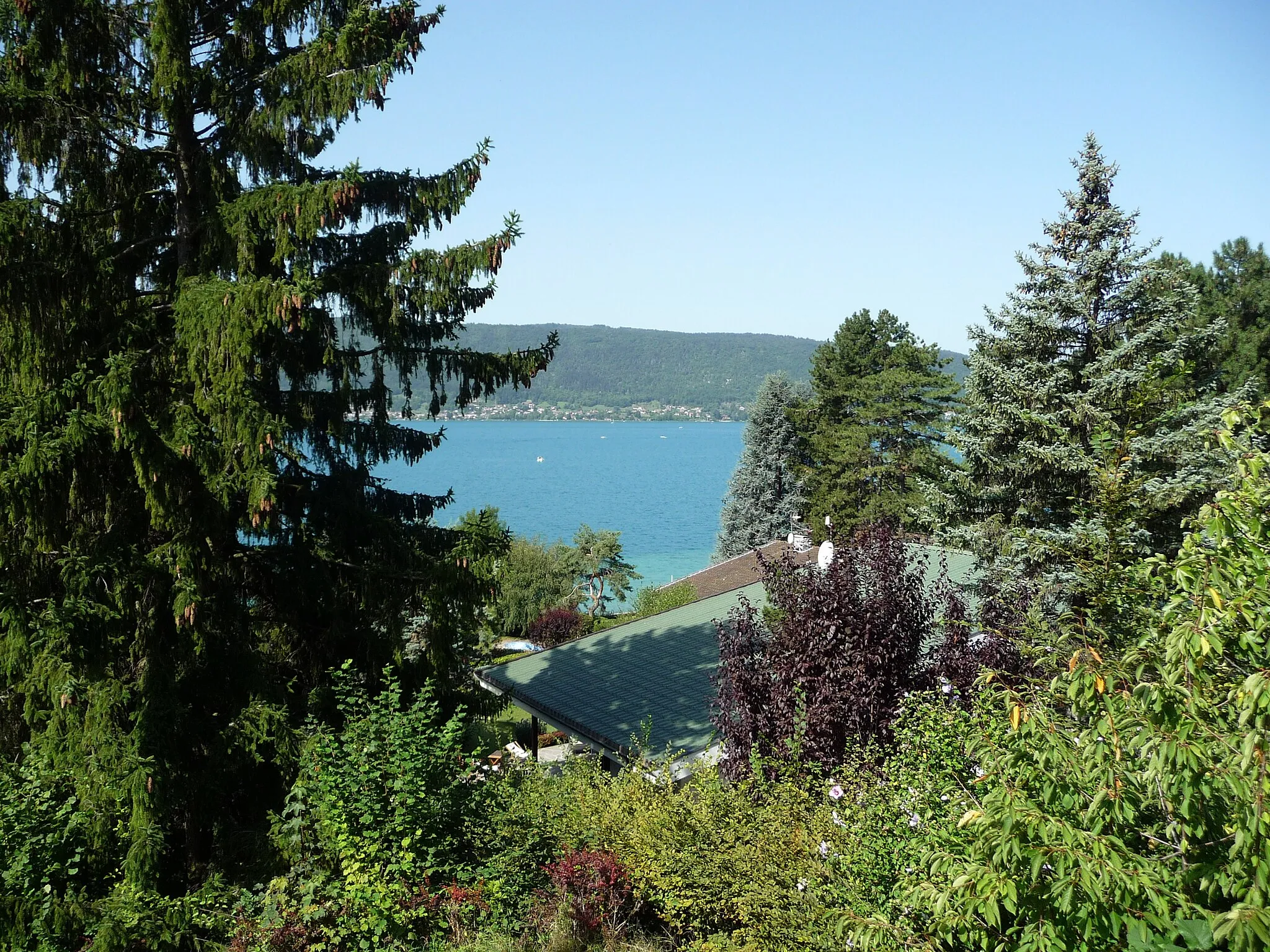 Photo showing: Promenade le long du Lac d'Annecy