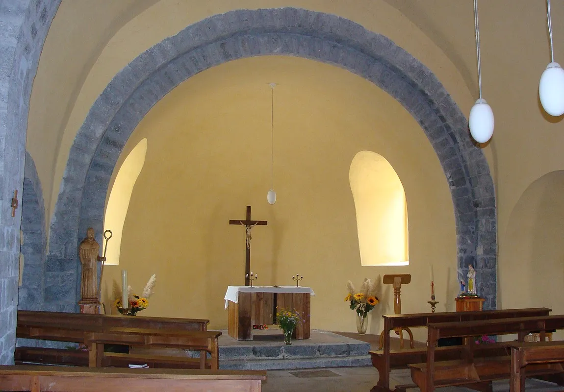 Photo showing: Vue de l'intérieur de l'église du Monestier -d'Ambel ; on aperçoit sur la gauche une statue de Saint Eldrade (voir à Ambel)