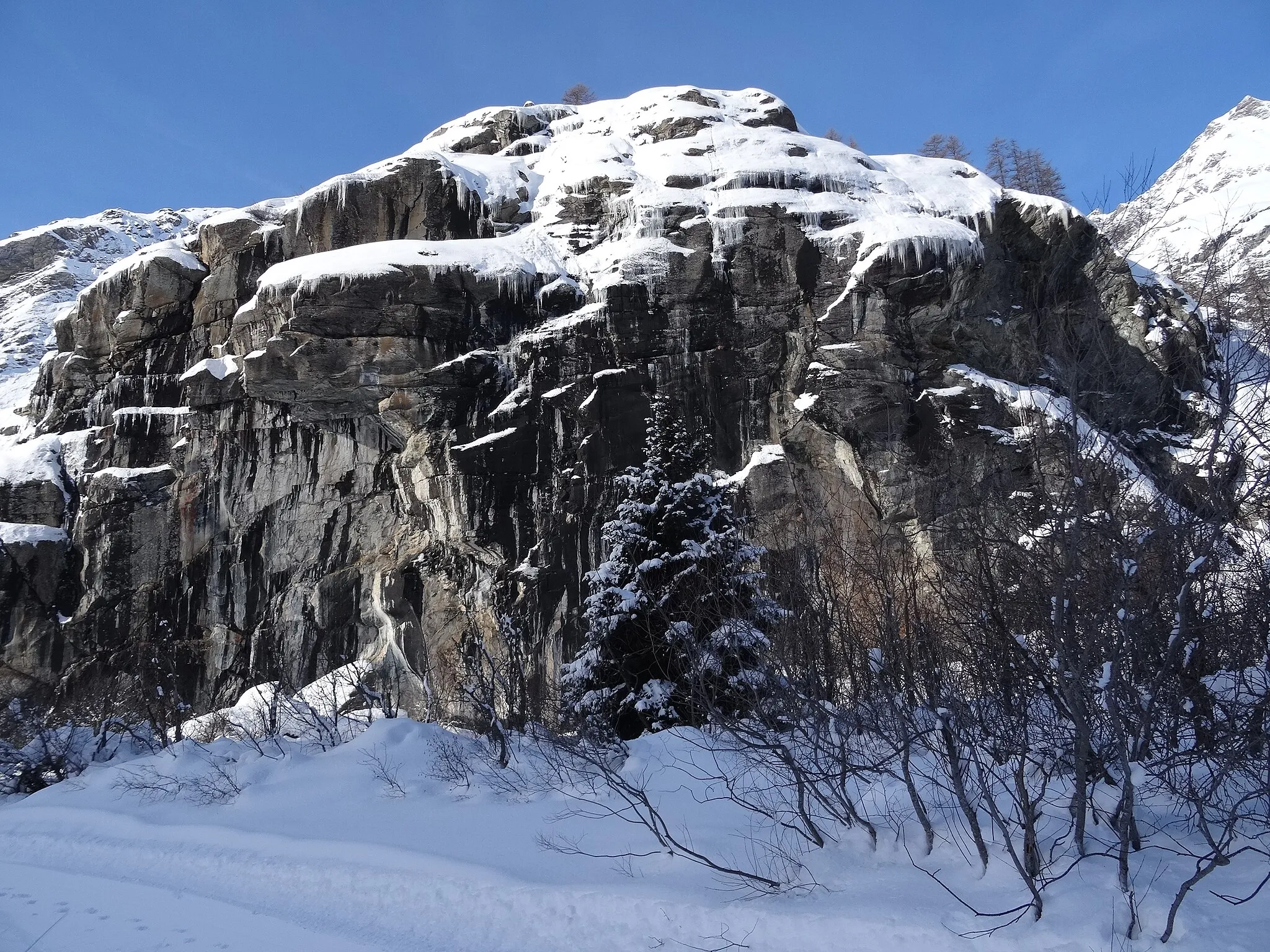 Photo showing: Rocher du château, Bessans. (Savoie, région Auvergne-Rhône-Alpes)