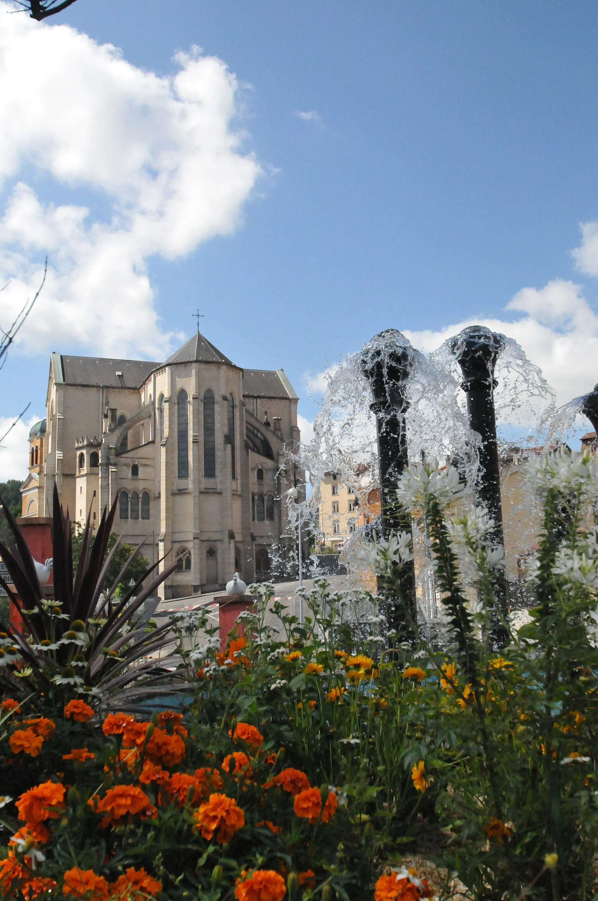 Photo showing: L'église Saint André de Tarare