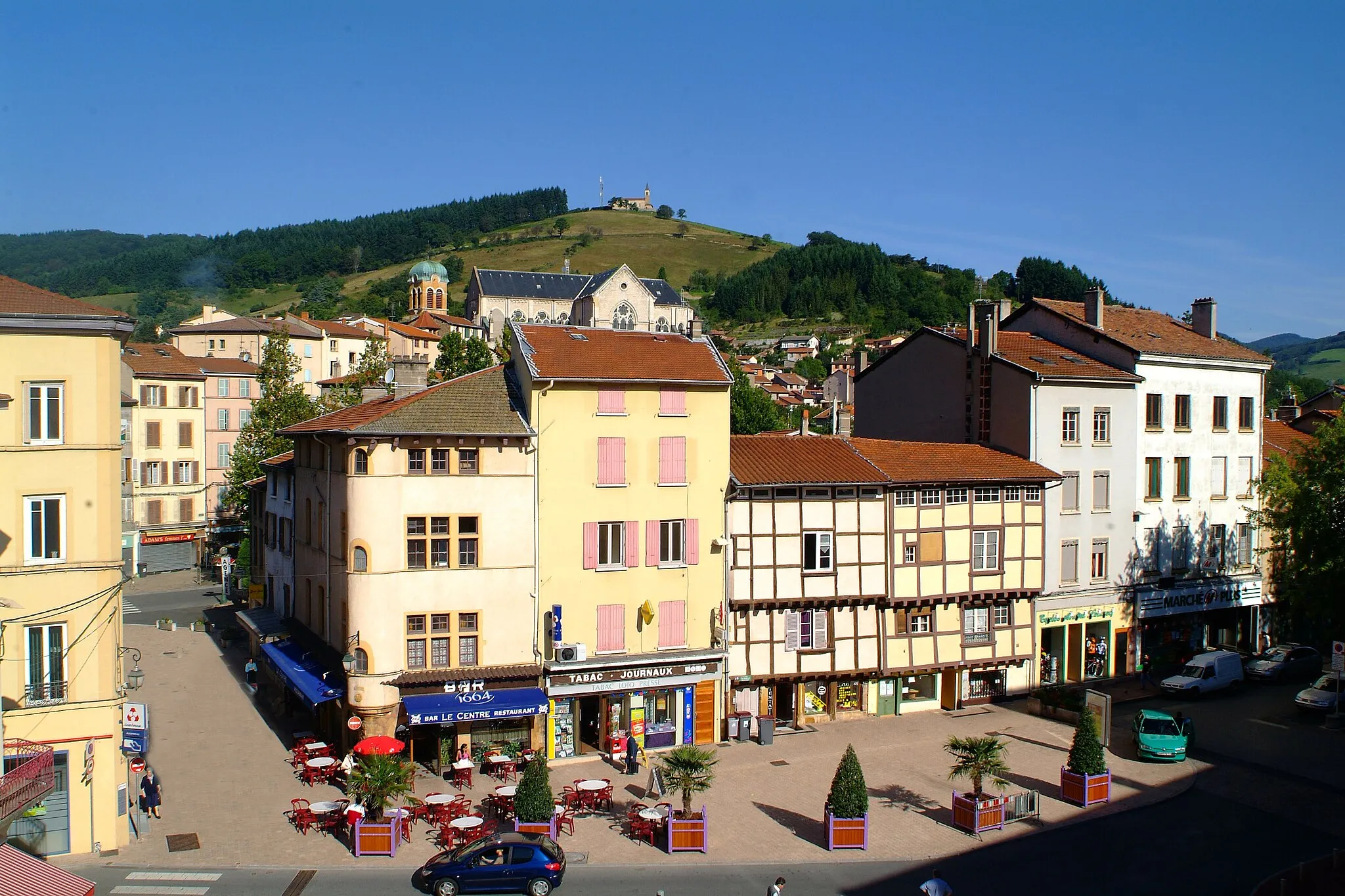 Photo showing: La place du marché et vue sur Tarare