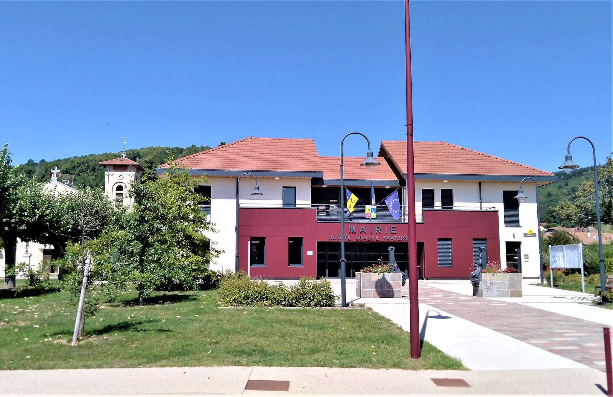 Photo showing: Colombe mairie et église