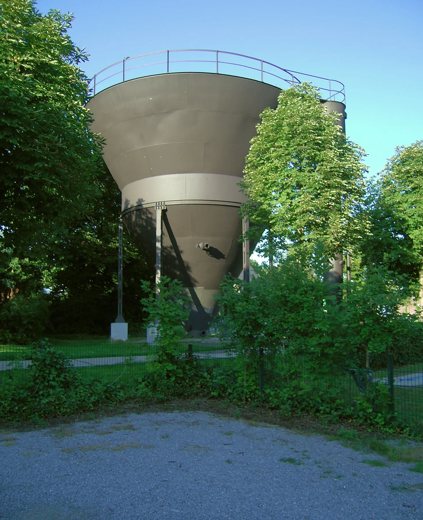 Photo showing: Der Fröndenberger Trichter (auch:Himmelmanntrichter), Nordrhein-Westfalen. Der Trichter diente der Rückgewinnung von Rohstoffen aus Abwässern der Papierherstellung