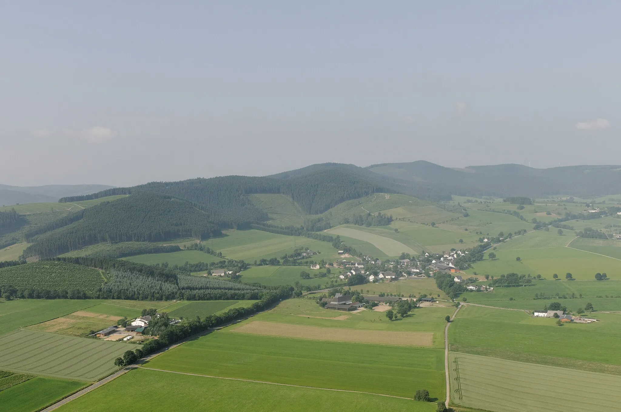 Photo showing: Fotoflug Sauerland-Ost; Felbecke und Umgebung, Stadt Schmallenberg

The production, editing or release of this file was supported by the Community-Budget of Wikimedia Deutschland.
To see other files made with the support of Wikimedia Deutschland, please see the category Supported by Wikimedia Deutschland.
العربية ∙ বাংলা ∙ Deutsch ∙ English ∙ Esperanto ∙ français ∙ magyar ∙ Bahasa Indonesia ∙ italiano ∙ 日本語 ∙ македонски ∙ മലയാളം ∙ Bahasa Melayu ∙ Nederlands ∙ português ∙ русский ∙ svenska ∙ українська ∙ +/−