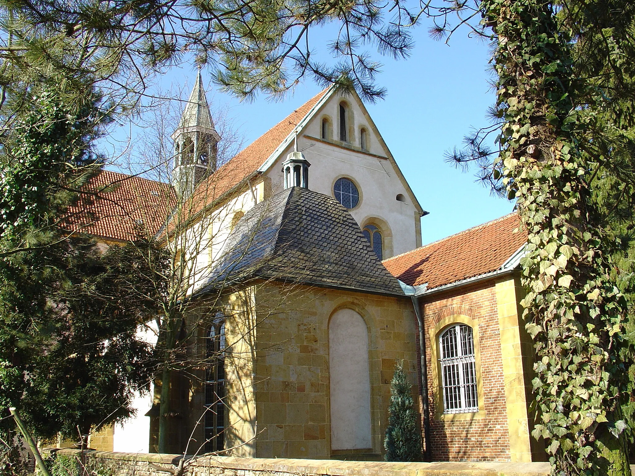 Photo showing: Ansicht der Klosterkirche Marienfeld von Südosten