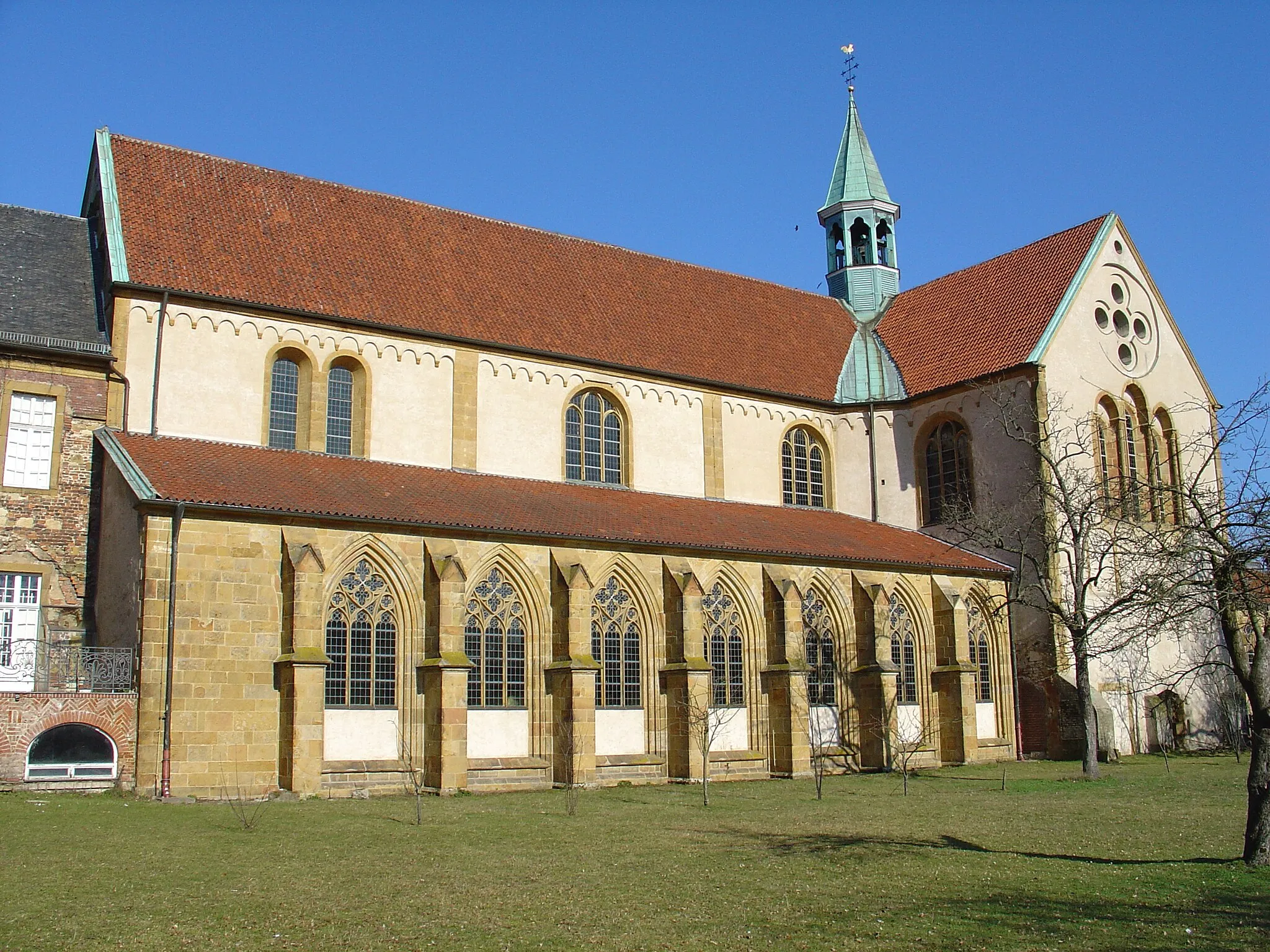 Photo showing: Ansicht der Klosterkirche Marienfeld von Südwesten
