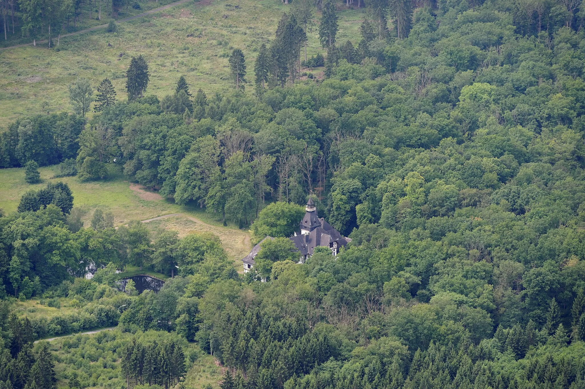 Photo showing: Gemeinde Möhnesee: Jagdschloss St. Meinolf, Fotoflug Sauerland-Nord