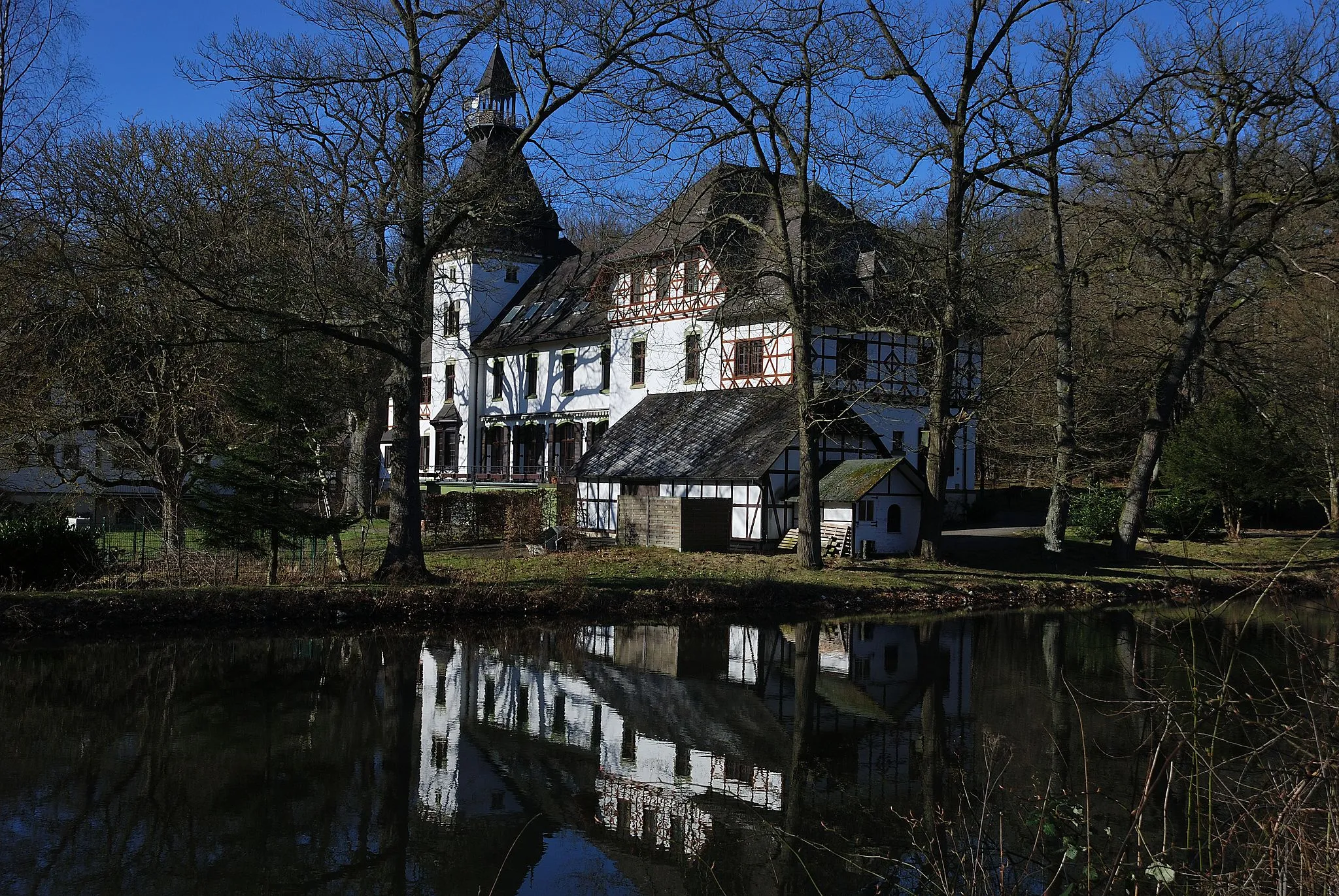 Photo showing: Jagdschloss Sankt Meinolf im Arnsberger Wald bei Neuhaus an der Straße Wilhelmsruh im Ortsteil Stockum der Gemeinde Möhnesee im Kreis Soest in Nordrhein-Westfalen