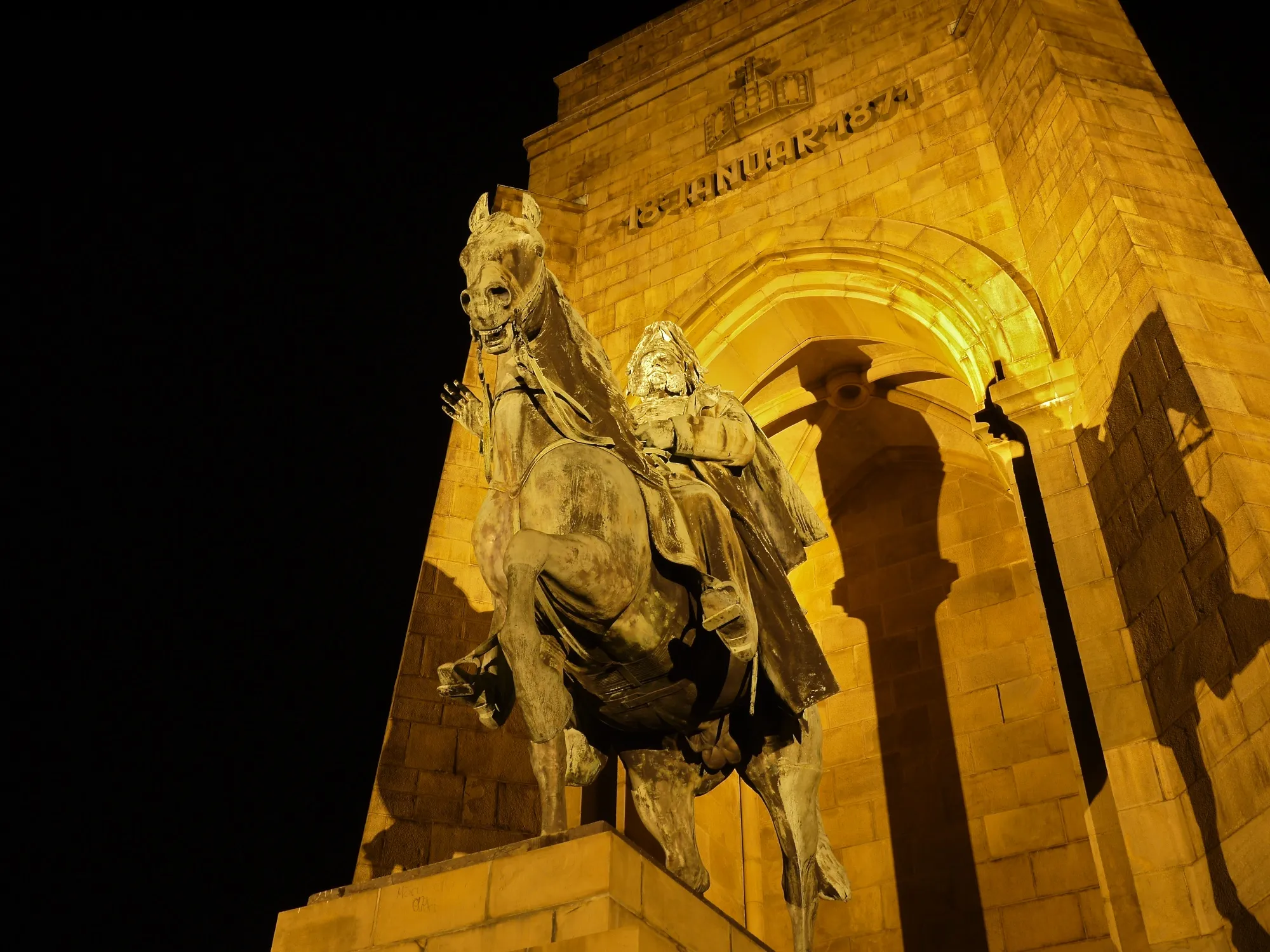 Photo showing: Kaiser-Wilhelm-Denkmal Hohensyburg: Nachtaufnahme, von zwei Scheinwerfern beleuchtet, Detail