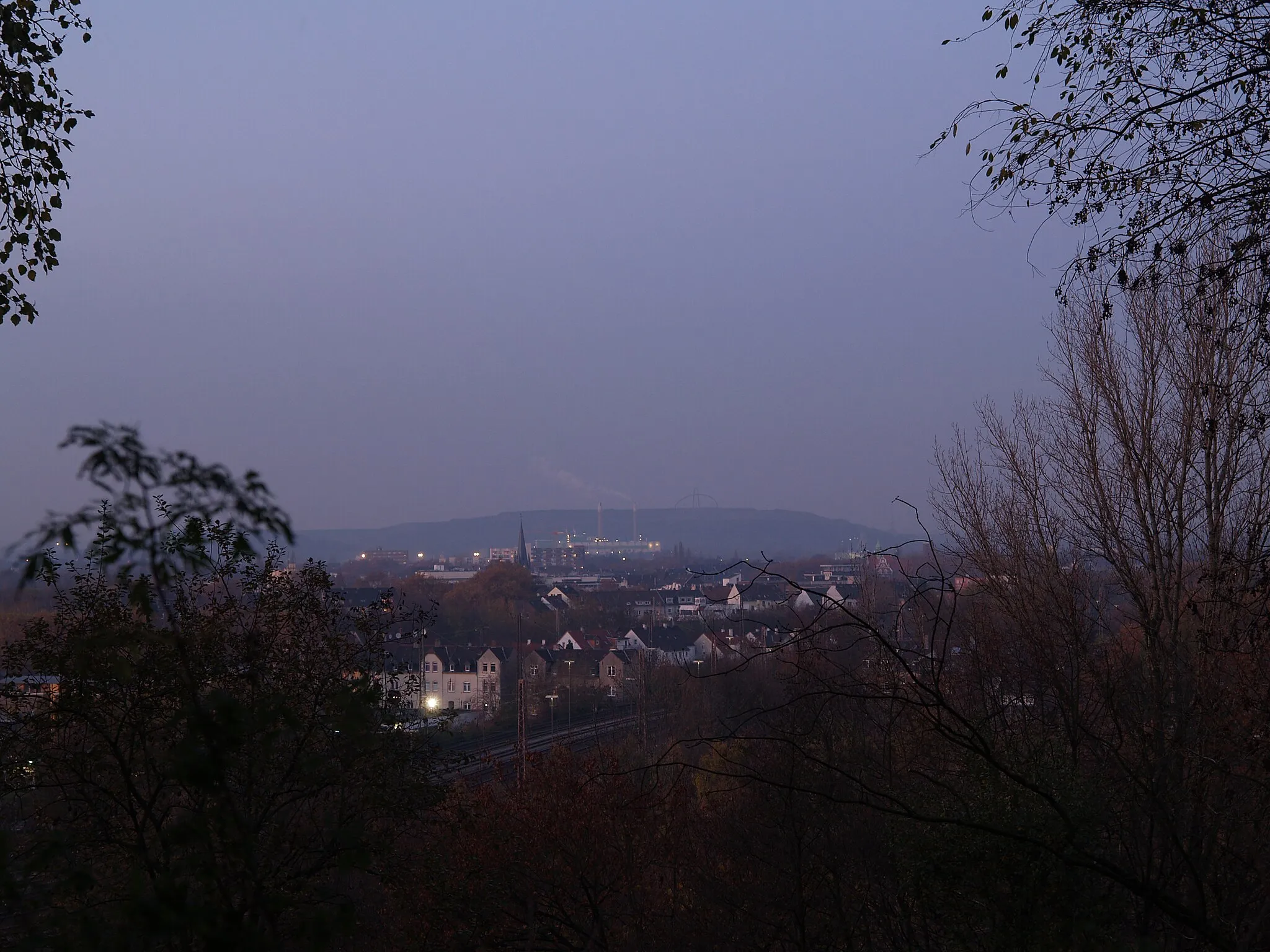 Photo showing: Ausblick von der Bergehalde Dürerstraße der de:Zeche Pluto in Herne-Wanne, nach Norden auf die de:Halde Hoheward