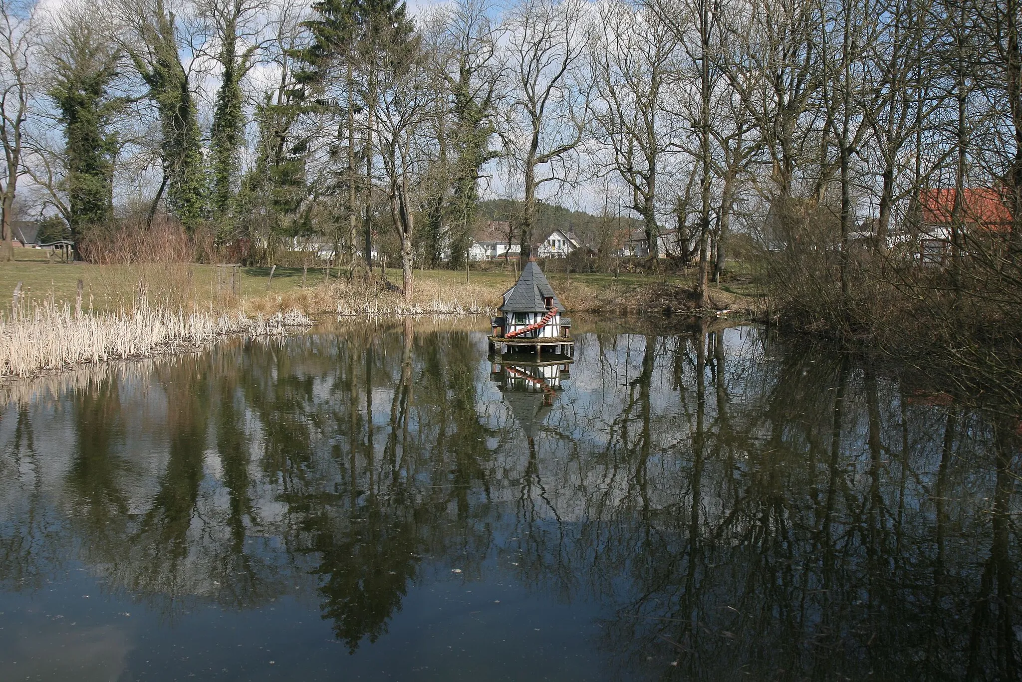 Photo showing: Dorfteich am Rastplatz (Wanderparkplatz) in Balve-Mellen, Balver Straße.