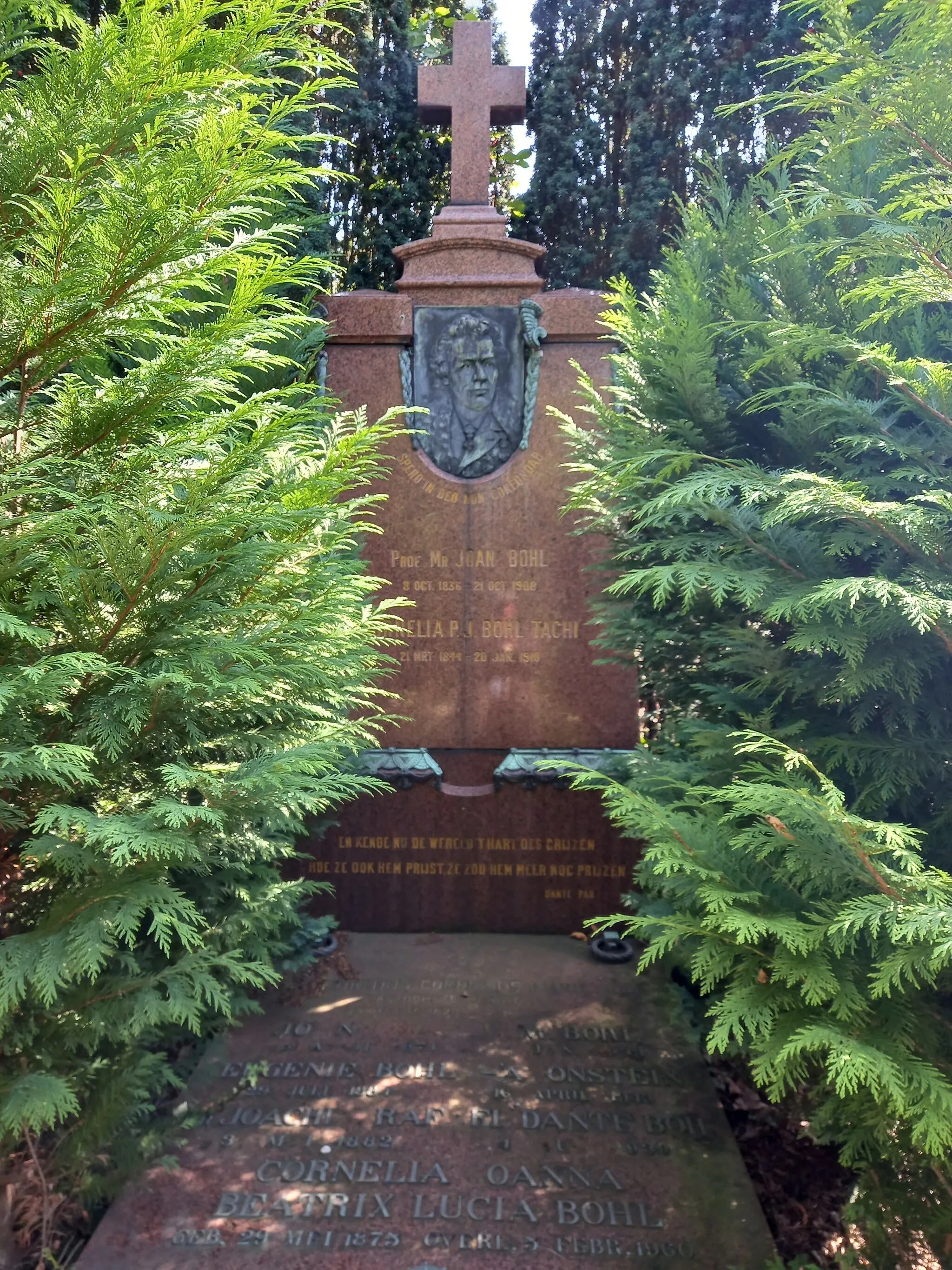Photo showing: Das Grab des niederländischen Juristen Joan Bohl auf dem katholischen Begraafplaats Buitenveldert im Amsterdam.