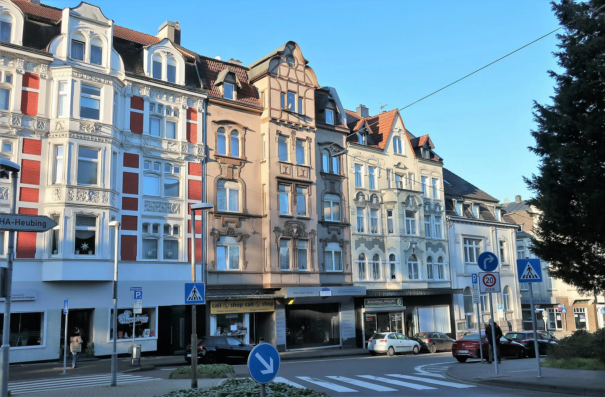 Photo showing: Blick auf Wohn- und Geschäftshäuser in der Tillmannstraße in Hagen-Haspe.